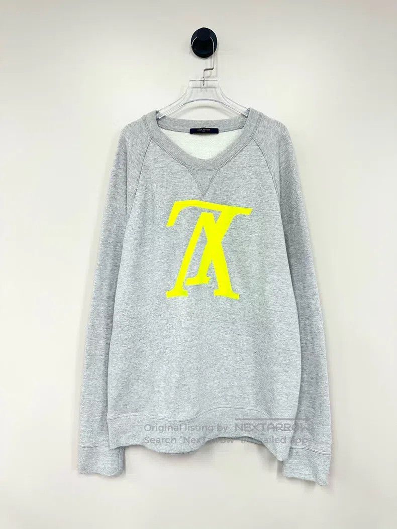 Louis Vuitton Louis Vuitton Grey inverted logo long sleeve sweatshirt Size US XXL / EU 58 / 5 - 1 Thumbnail