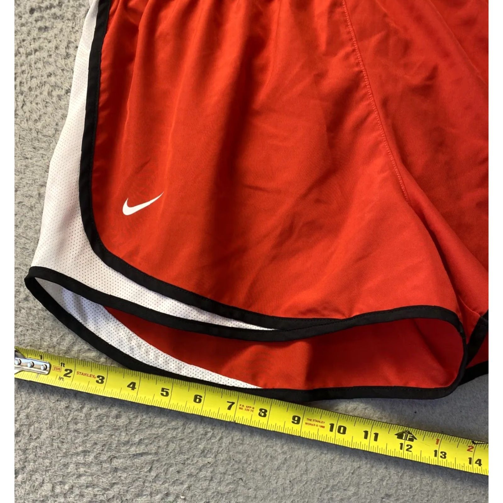 Nike Women’s Nike Run Shorts Red Size 12 /107-37 107-37 Nike Run Shorts Women Red Size 12 Athletic Activewear Snike Regular 12 Size 34" / US 12 / IT 48 - 7 Thumbnail