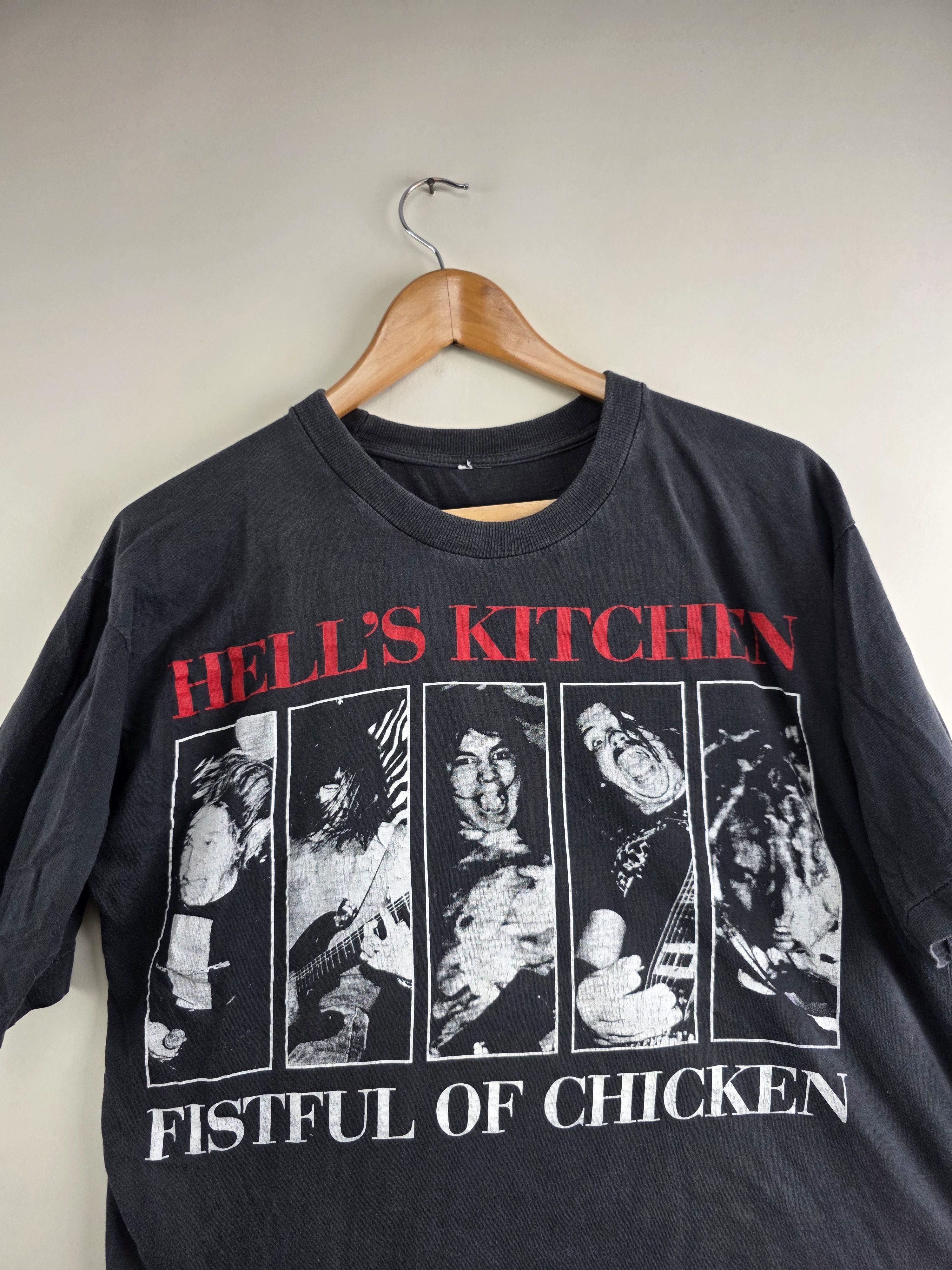 Band Tees × Vintage 90s Hell's Kitchen Fistful of chicken L 21" 26.5" Size US L / EU 52-54 / 3 - 2 Thumbnail