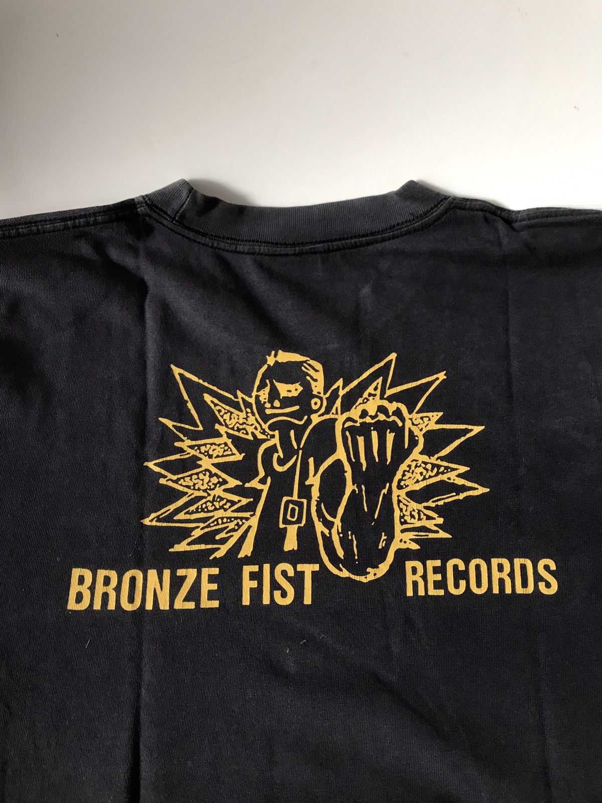 Band Tees × Vintage SKINHEAD VS PSYCHOBILLY Bronze fist Record t shirt tee black Size US M / EU 48-50 / 2 - 20 Thumbnail