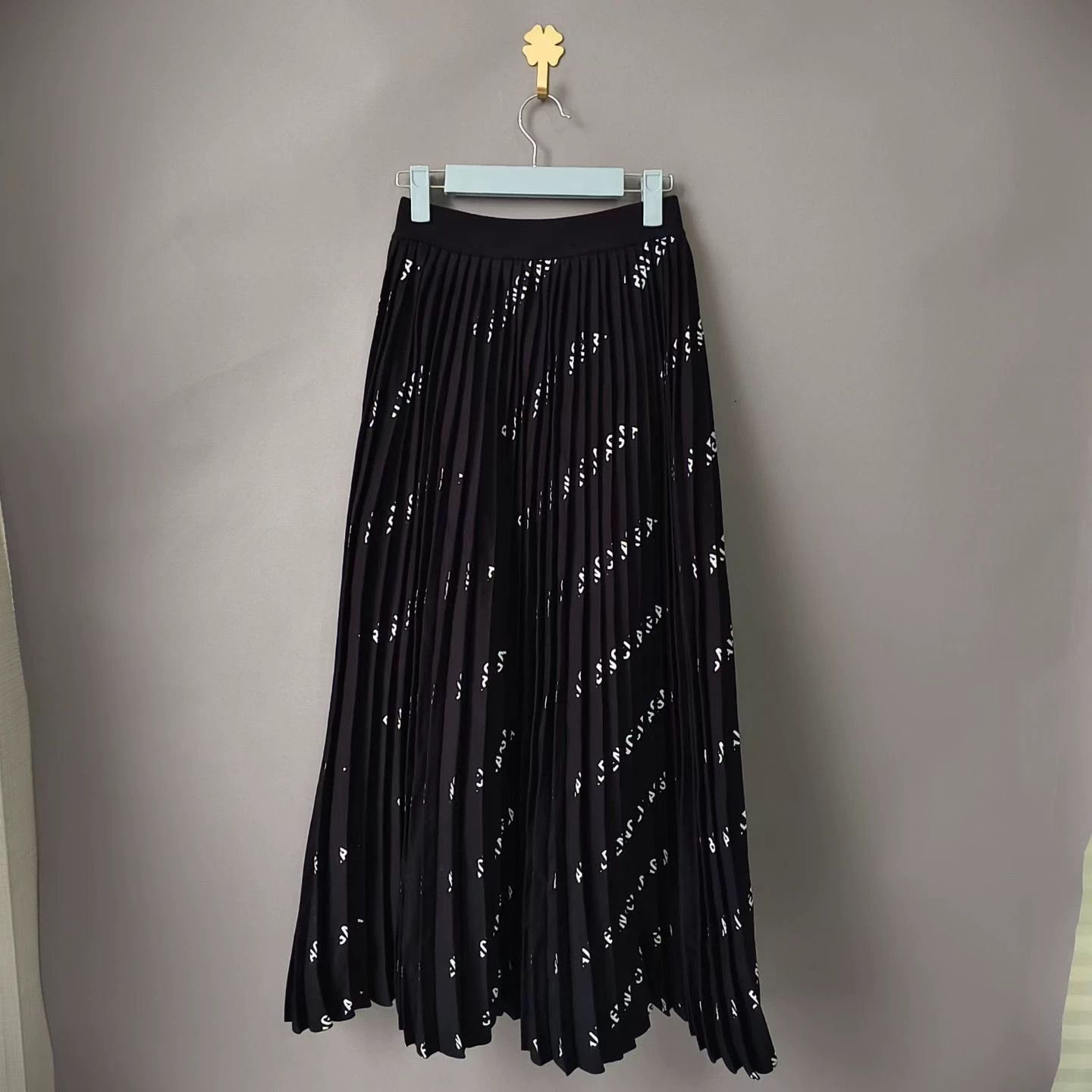 Balenciaga Balenciaga Black Pleated Skirt XS NWT Size 24" / US 00 / IT 34 - 2 Thumbnail