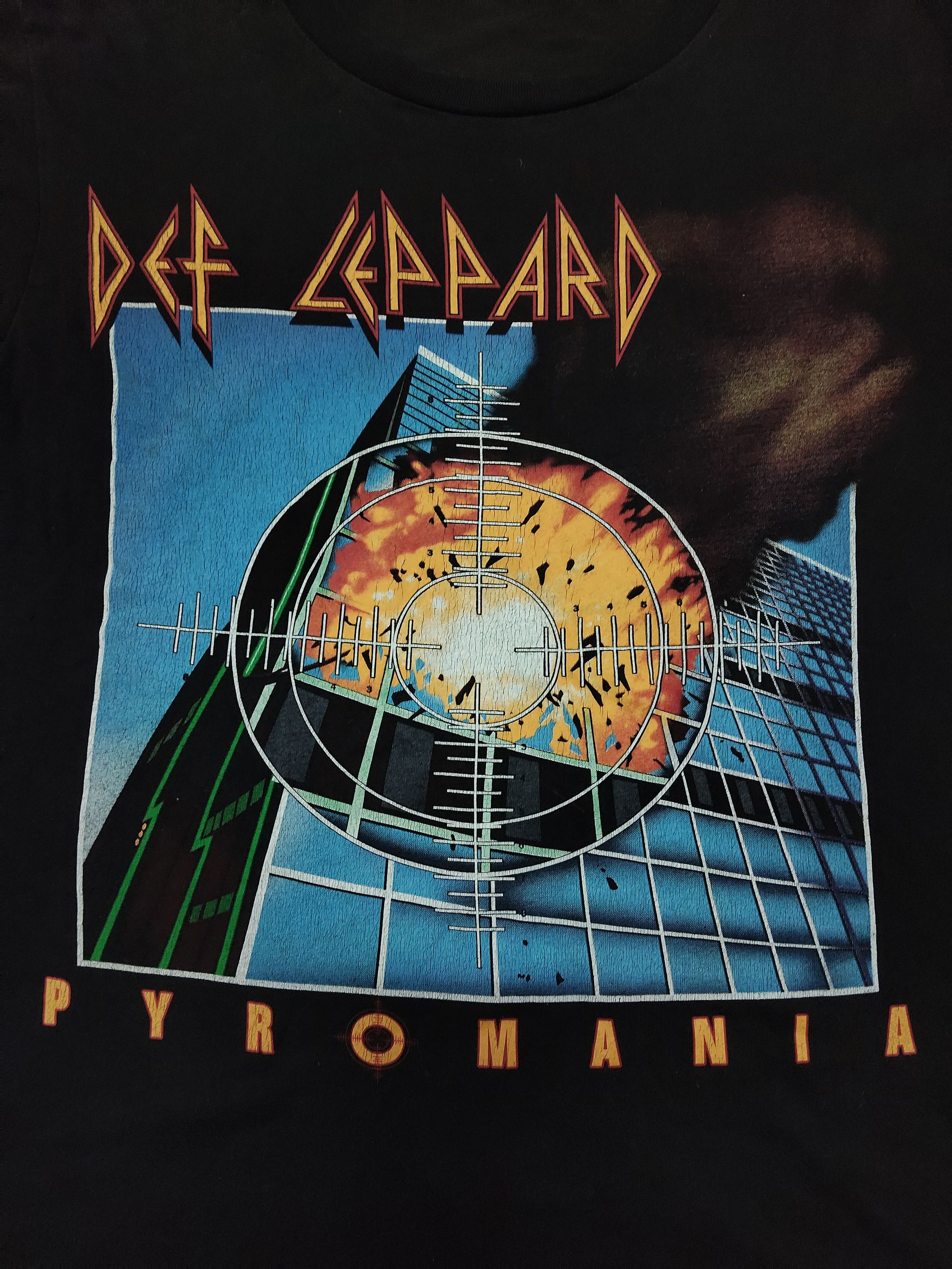 Band Tees Vintage 90s DEF LEPPARD Pyromania rock band t shirt Size US M / EU 48-50 / 2 - 4 Thumbnail