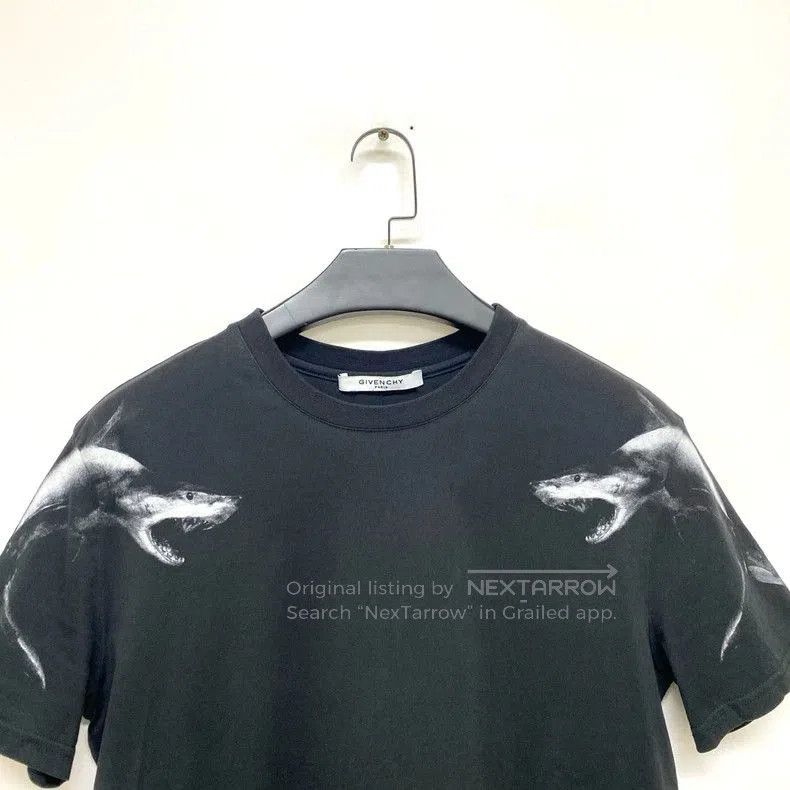 Givenchy Givenchy Shark Print Short Sleeve T. Size US L / EU 52-54 / 3 - 5 Thumbnail