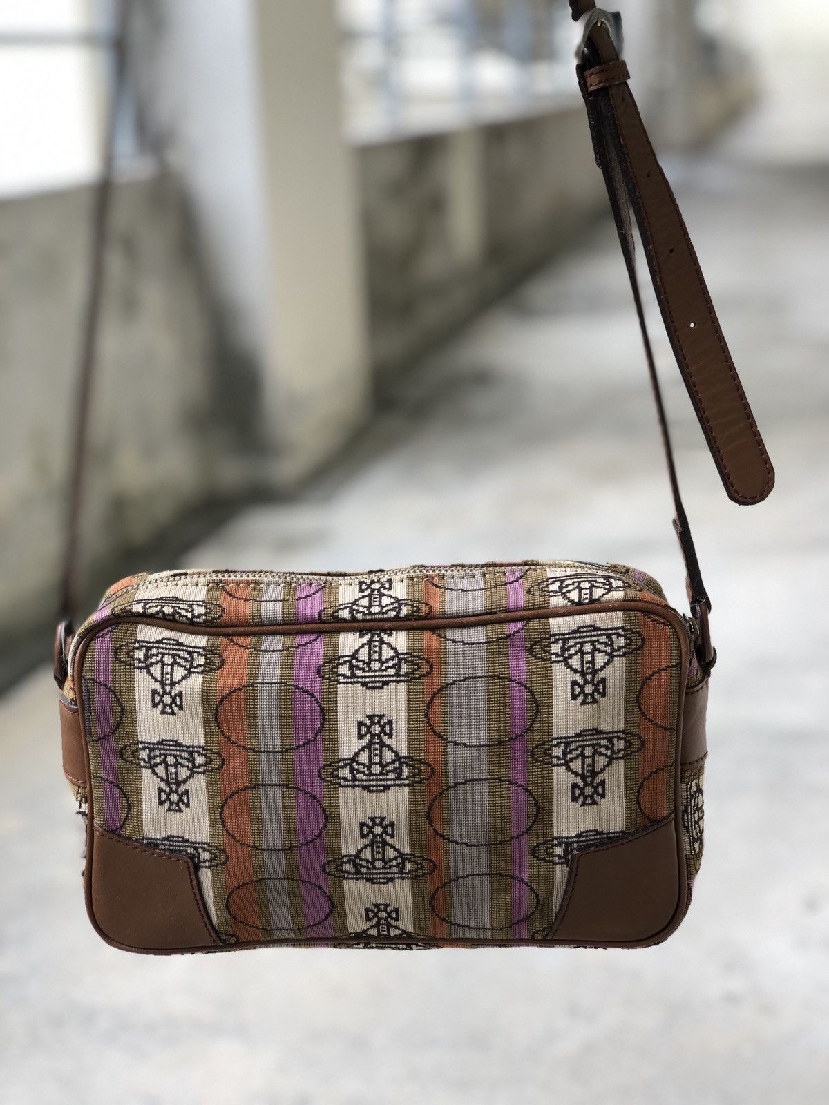 Vivienne Westwood Rare Vintage Vivienne Westwood Embroidered Orb Shoulder Bag Size ONE SIZE - 1 Thumbnail