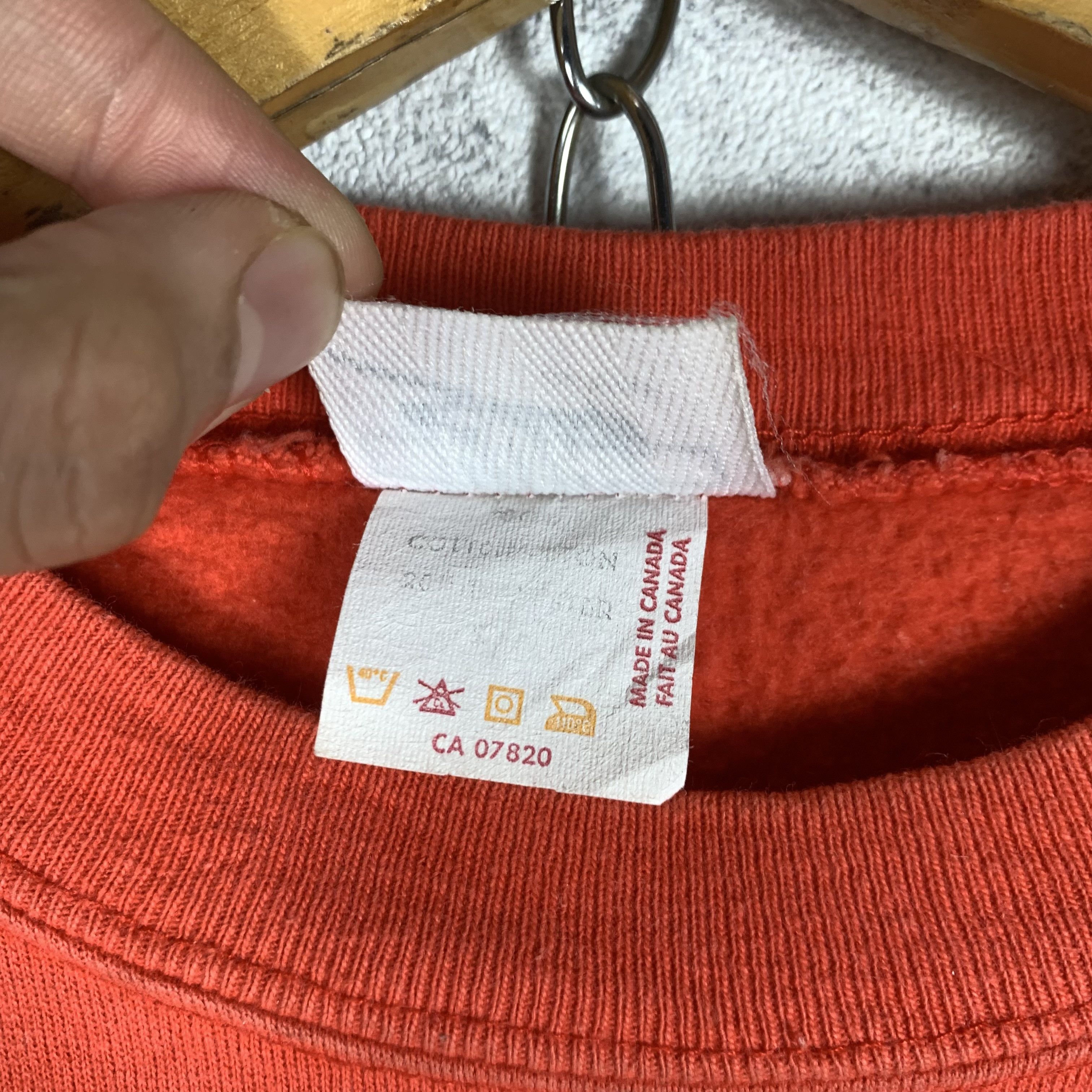 Vintage Vintage University Of Toronto Sweatshirt Crewneck Size US S / EU 44-46 / 1 - 4 Thumbnail
