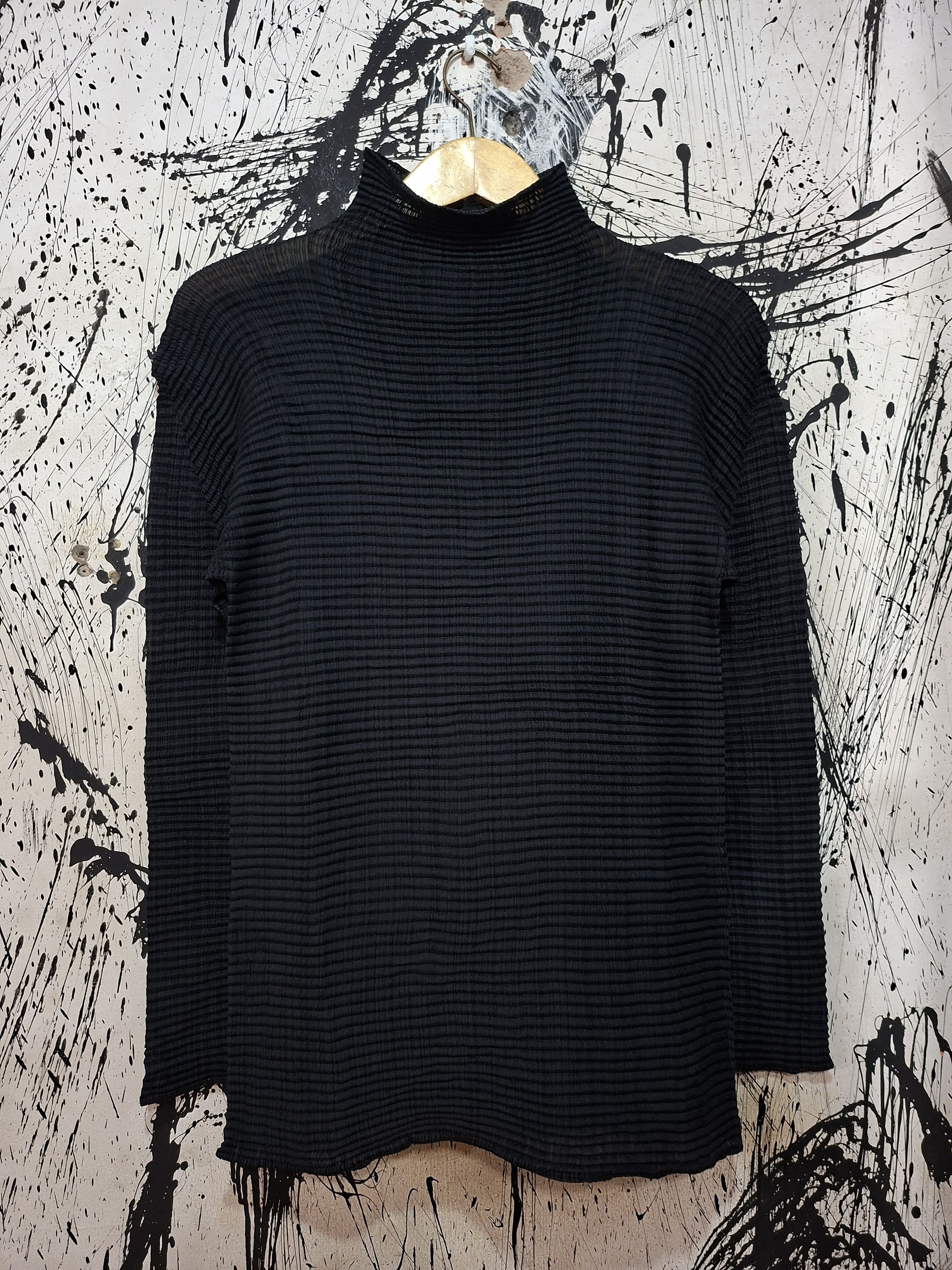 Issey Miyake ISSEY MIYAKE HIGH NECK PLEATED LONGSLEEVE Size M / US 6-8 / IT 42-44 - 1 Thumbnail