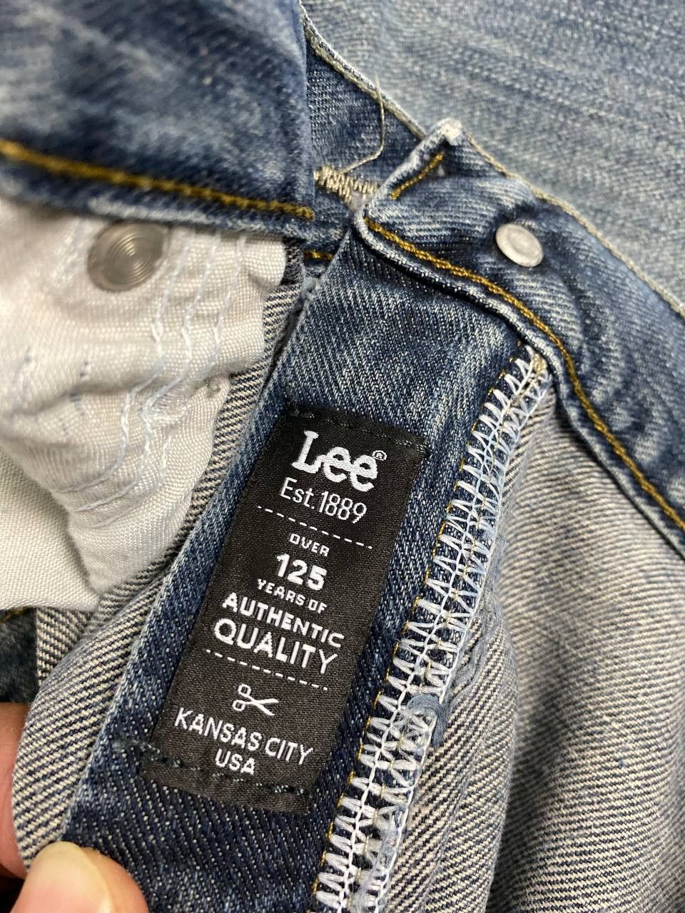 Lee lee relaxed straight leg distressed denim nice design Size US 43 - 13 Thumbnail