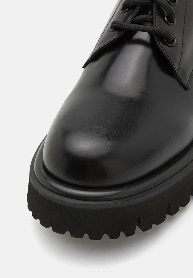 Moschino o1y0225 Logo Shoes in Black Size US 7 / EU 40 - 2 Thumbnail