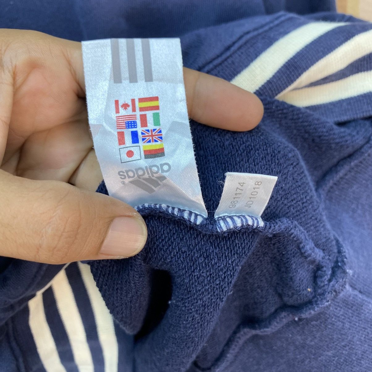 Adidas 🫶 vintage Adidas navy blue crewneck sweatshirt Size US M / EU 48-50 / 2 - 7 Thumbnail