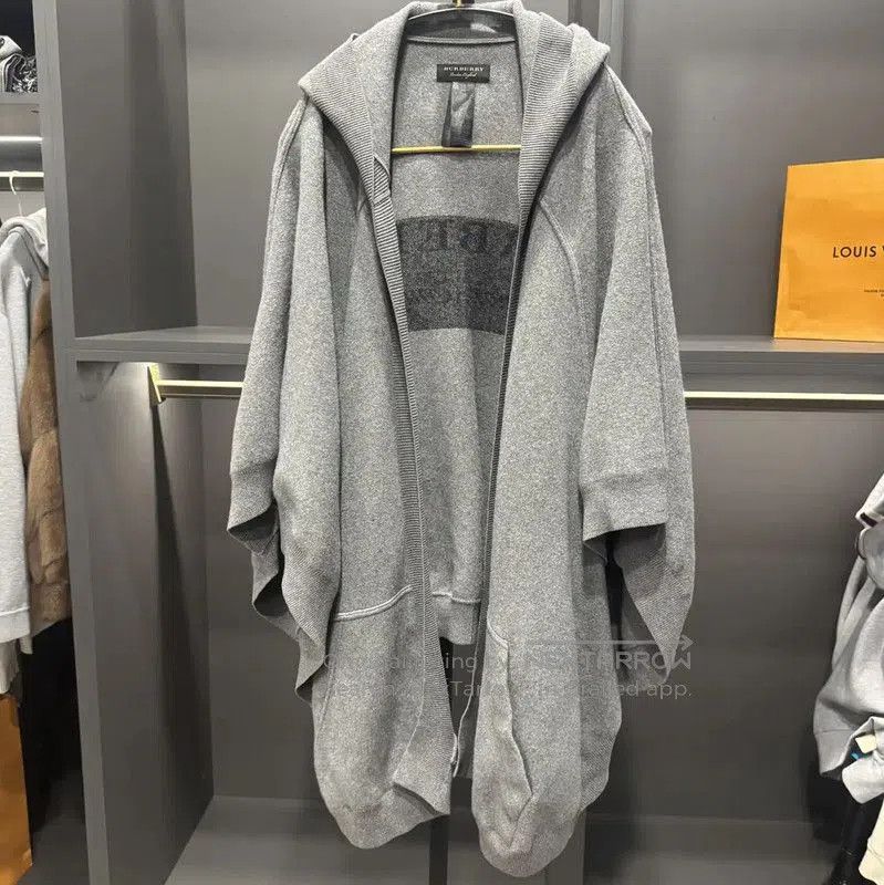 Burberry Burberry Gray Wool Blend Women's Cardigan. Size S / US 4 / IT 40 - 1 Thumbnail