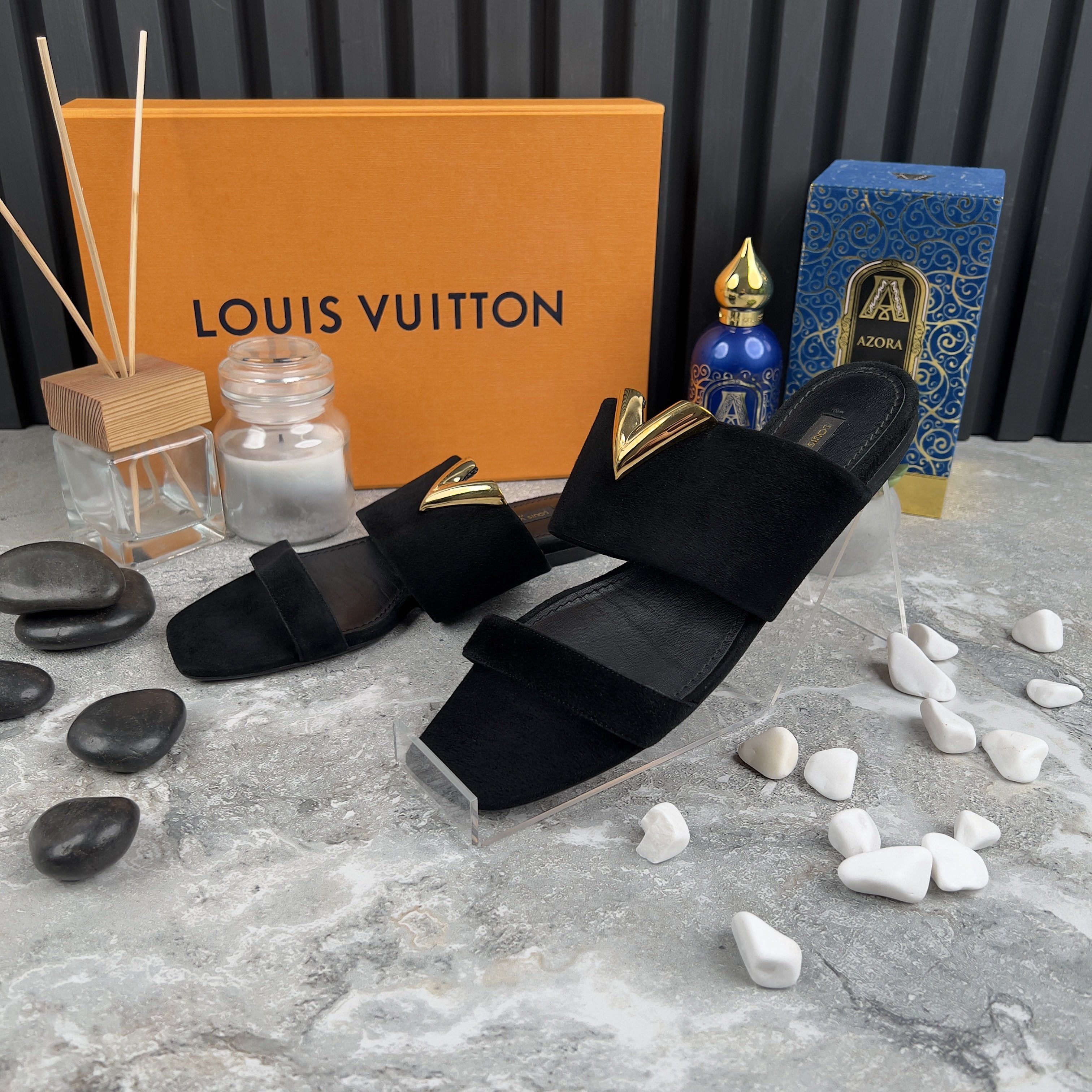 Louis Vuitton Louis Vuitton V Logo Slide Sandals Bayfront Flat Suede Size US 7.5 / IT 37.5 - 1 Thumbnail