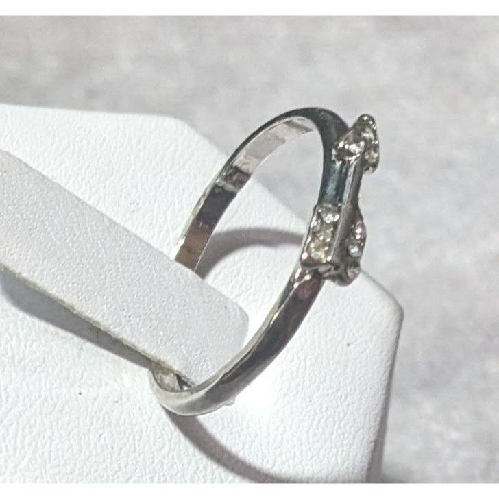 Other Minimalist Gemmed Silver Tone Arrow Ring Size 10 1/2 Size ONE SIZE - 2 Thumbnail