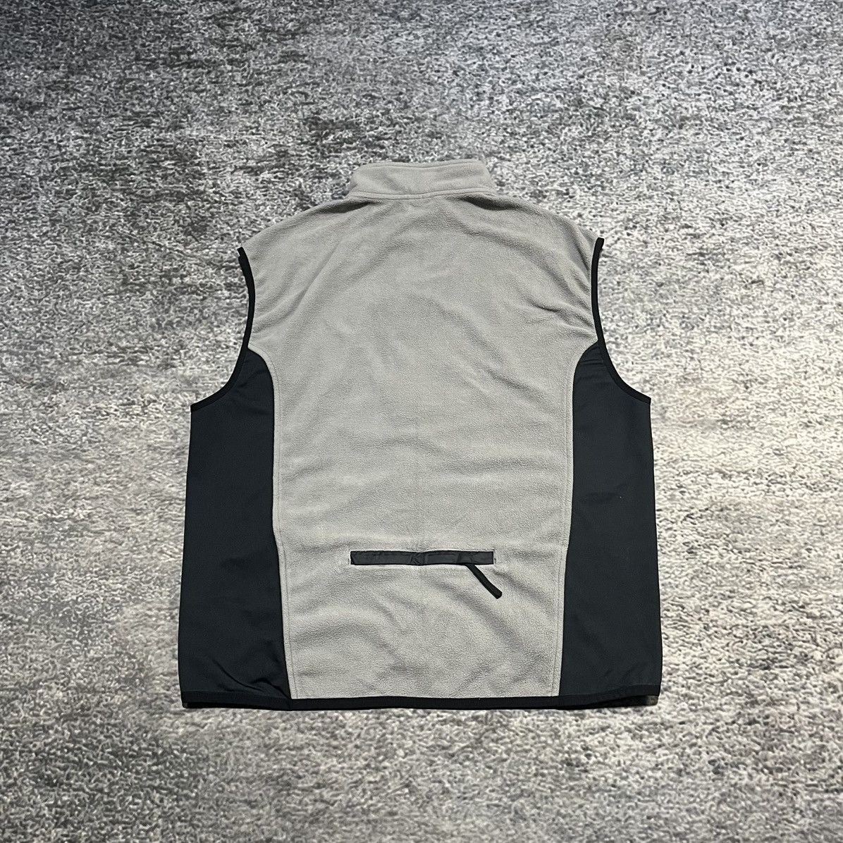 Nike VINTAGE 90s NIKE MINI SWOOSH GRAY BLACK FULL ZIP FLEECE VEST Size US XXL / EU 58 / 5 - 2 Thumbnail