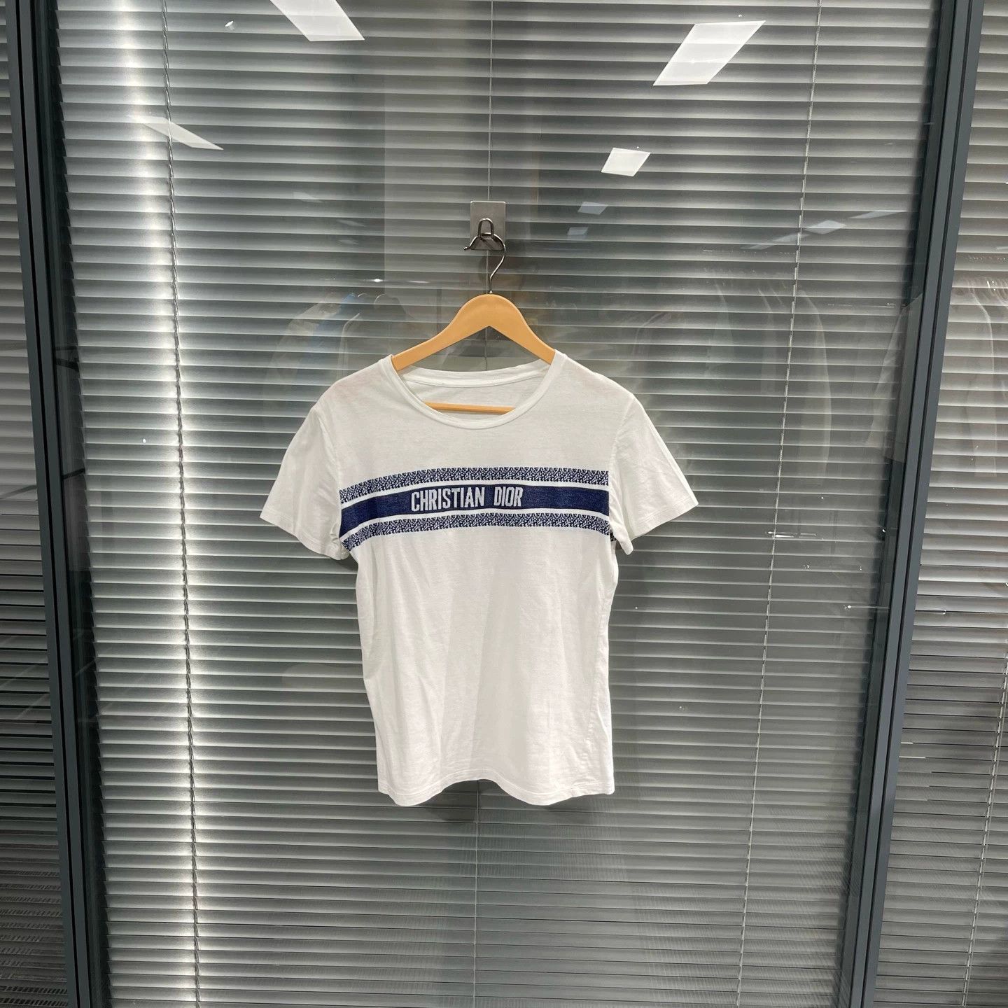 Dior Dior White Stripe Logo Short-Sleeve S 99N Collarless Size S / US 4 / IT 40 - 1 Thumbnail