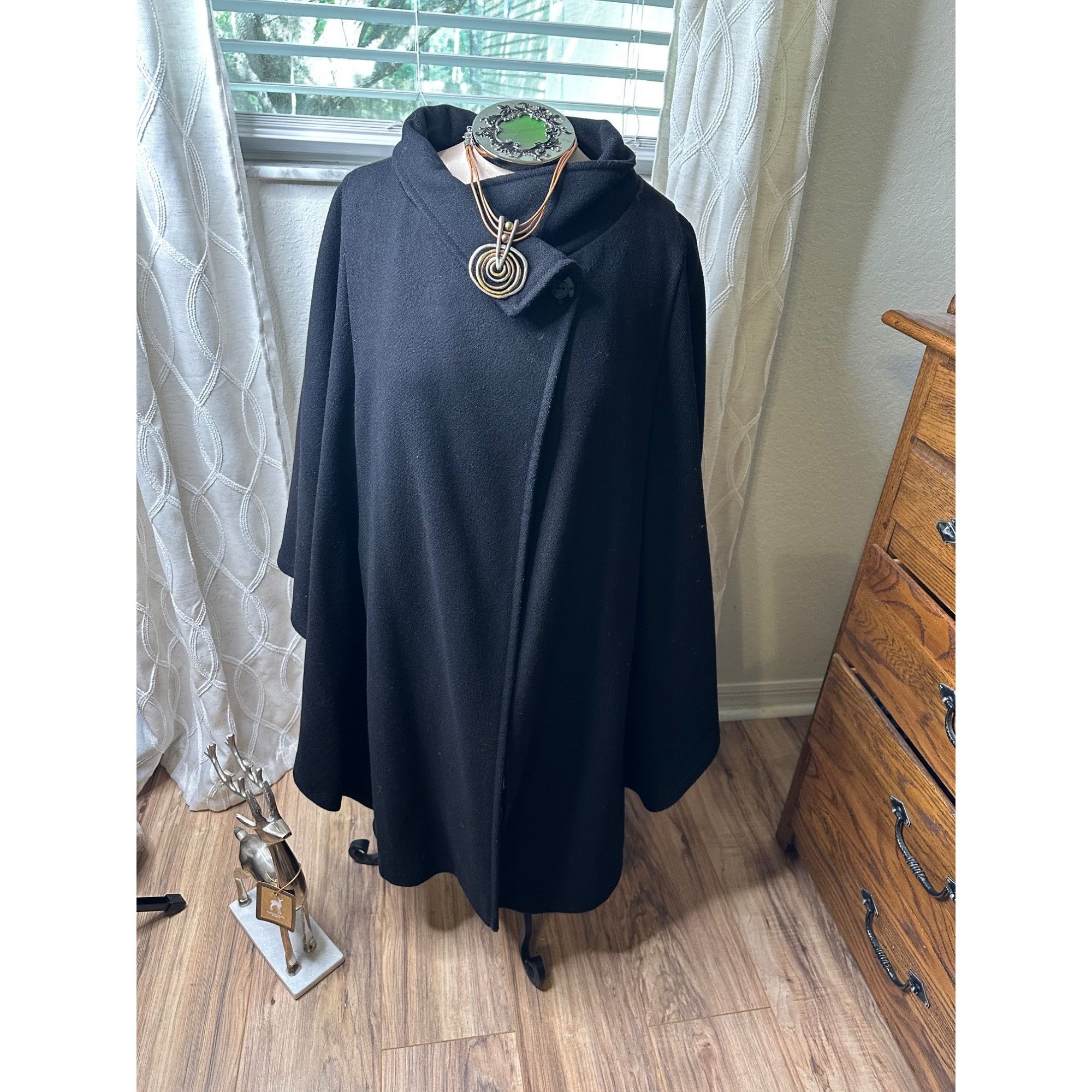 Vintage Vtg Black Wool Blend Cape Coat Button Closure Woman’s XL Ove Size ONE SIZE - 2 Thumbnail