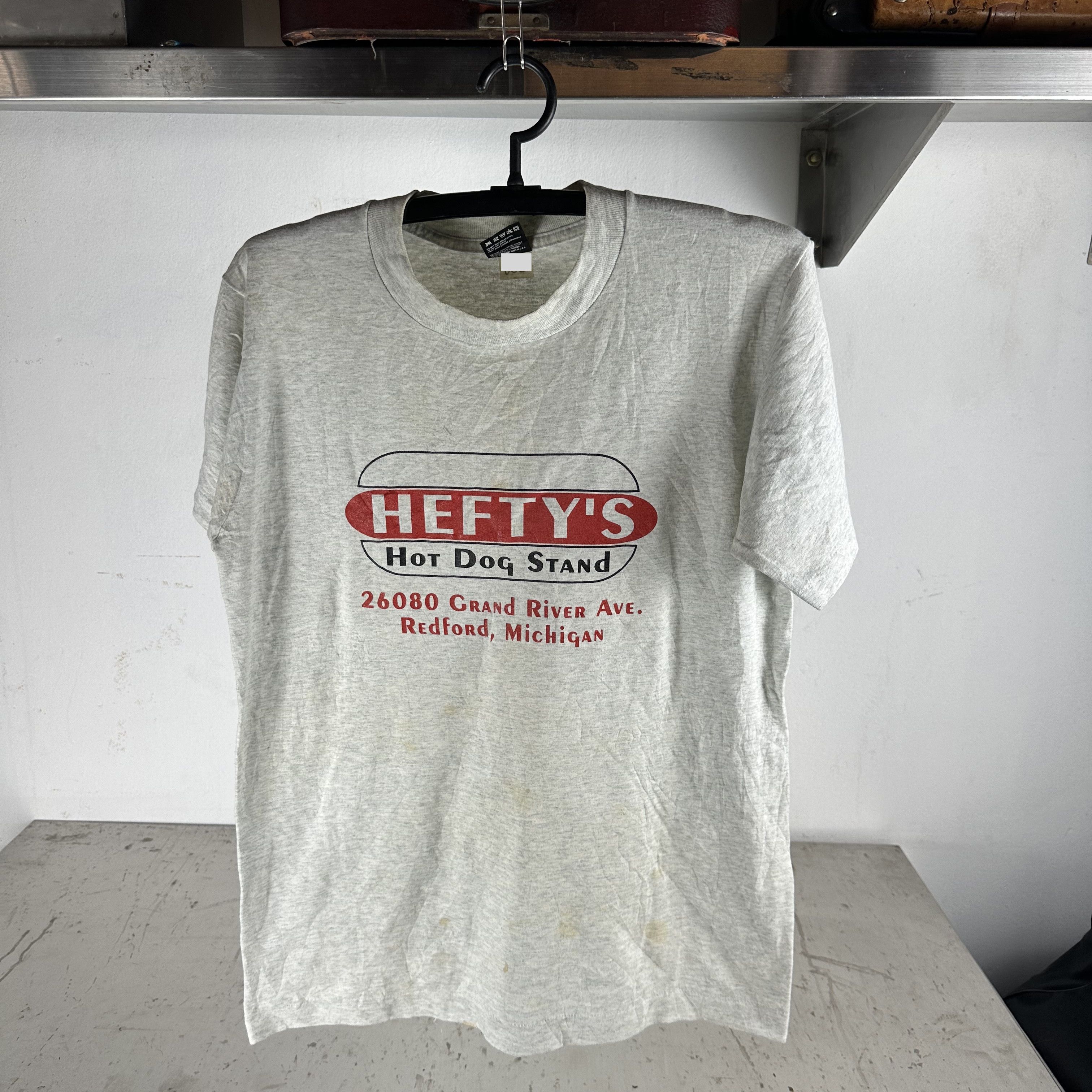 Vintage ​Vintage 80s Hefty's Hot Dog Stand Michigan Promo T-shirt Size US XL / EU 56 / 4 - 1 Thumbnail