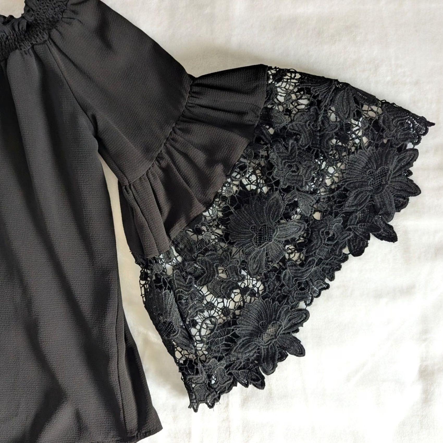 Vintage Havana Black Off The Shoulder Bell Lace Sleeve Top Womens S Black Off Shoulder Bell Lace Sleeve Blouse Bohemian 3/4 Sleeve Womens S Vintage Havana Size S / US 4 / IT 40 - 2 Thumbnail