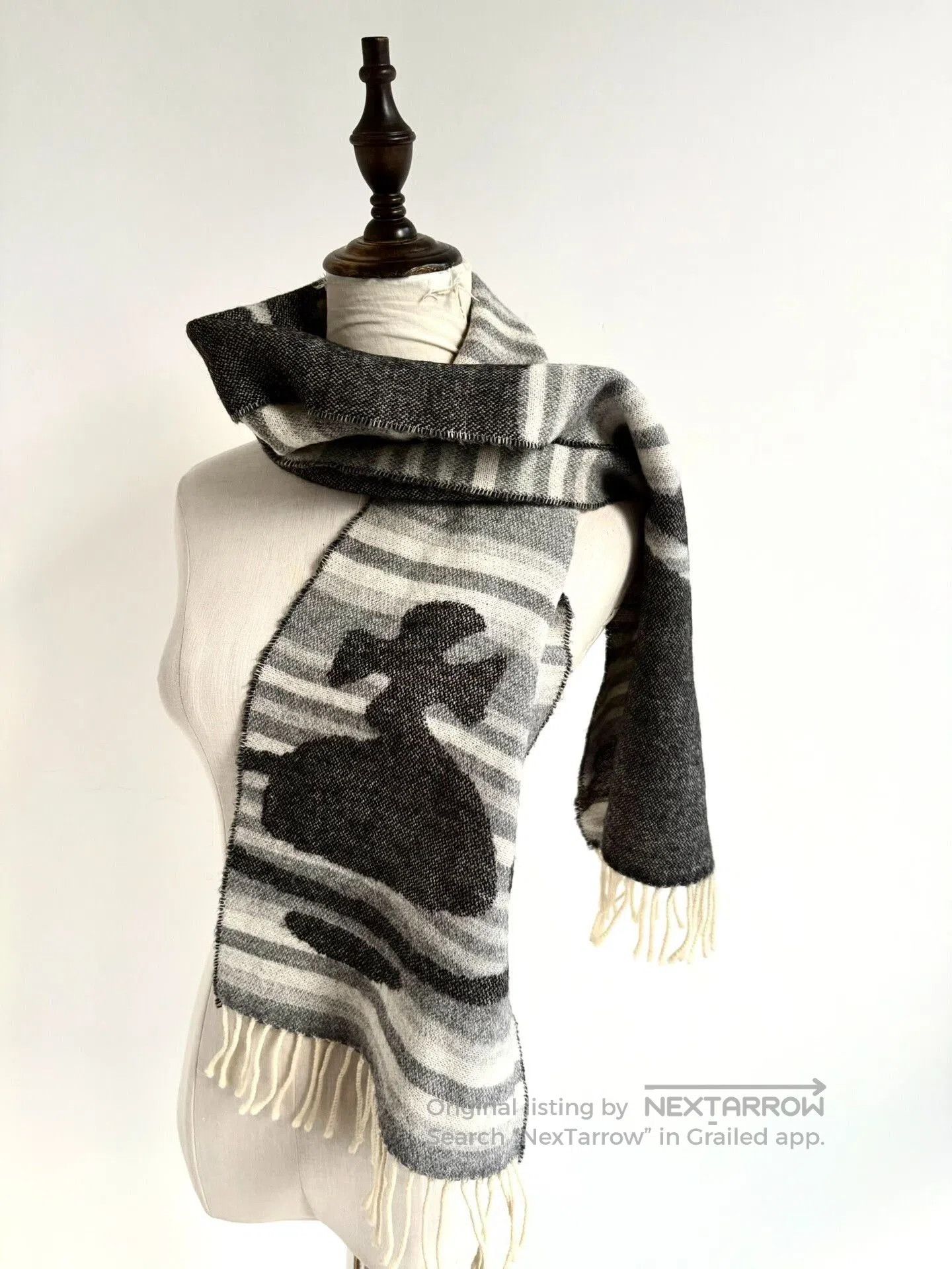Vivienne Westwood vivienne westwood gray striped saturn scarf. Size ONE SIZE - 1 Thumbnail
