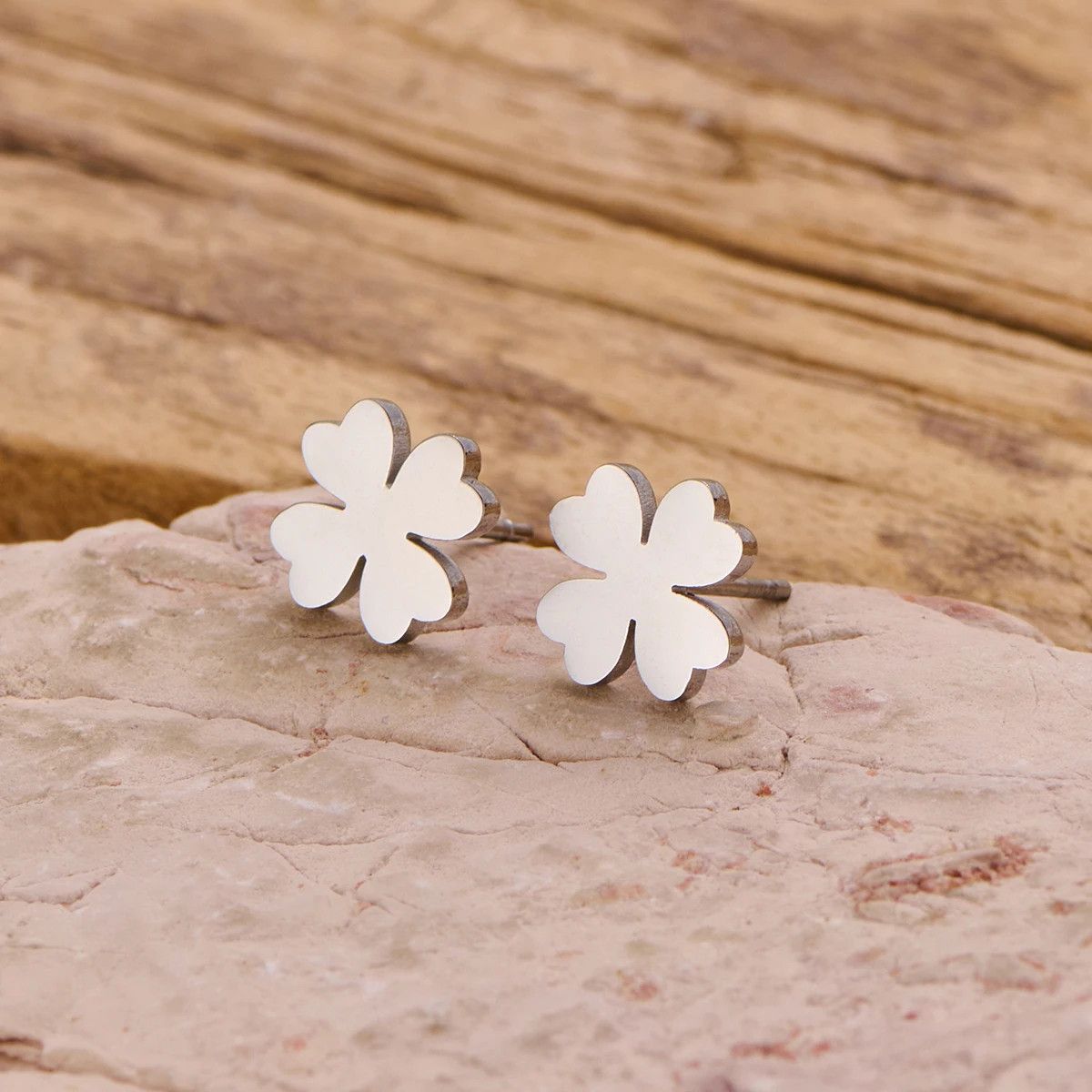 Jewelry Cover Leaf Mini Stud Earrings Charm Earring Gift Size ONE SIZE - 1 Preview
