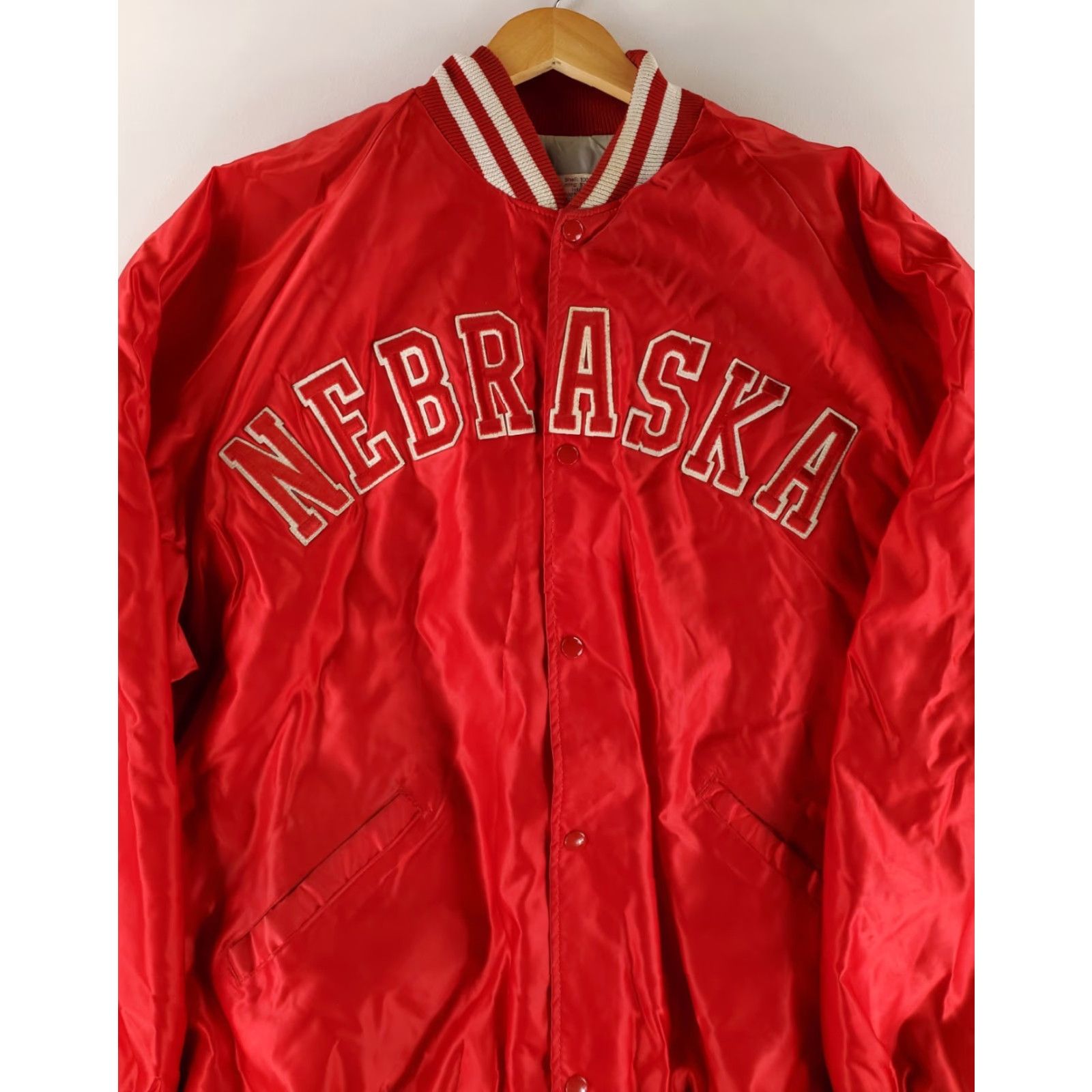 Vintage VINTAGE DeLong Nebraska Satin Bomber Jacket 4XL Red Mens 80s 90s Spellout Size US XXL / EU 58 / 5 - 3 Thumbnail