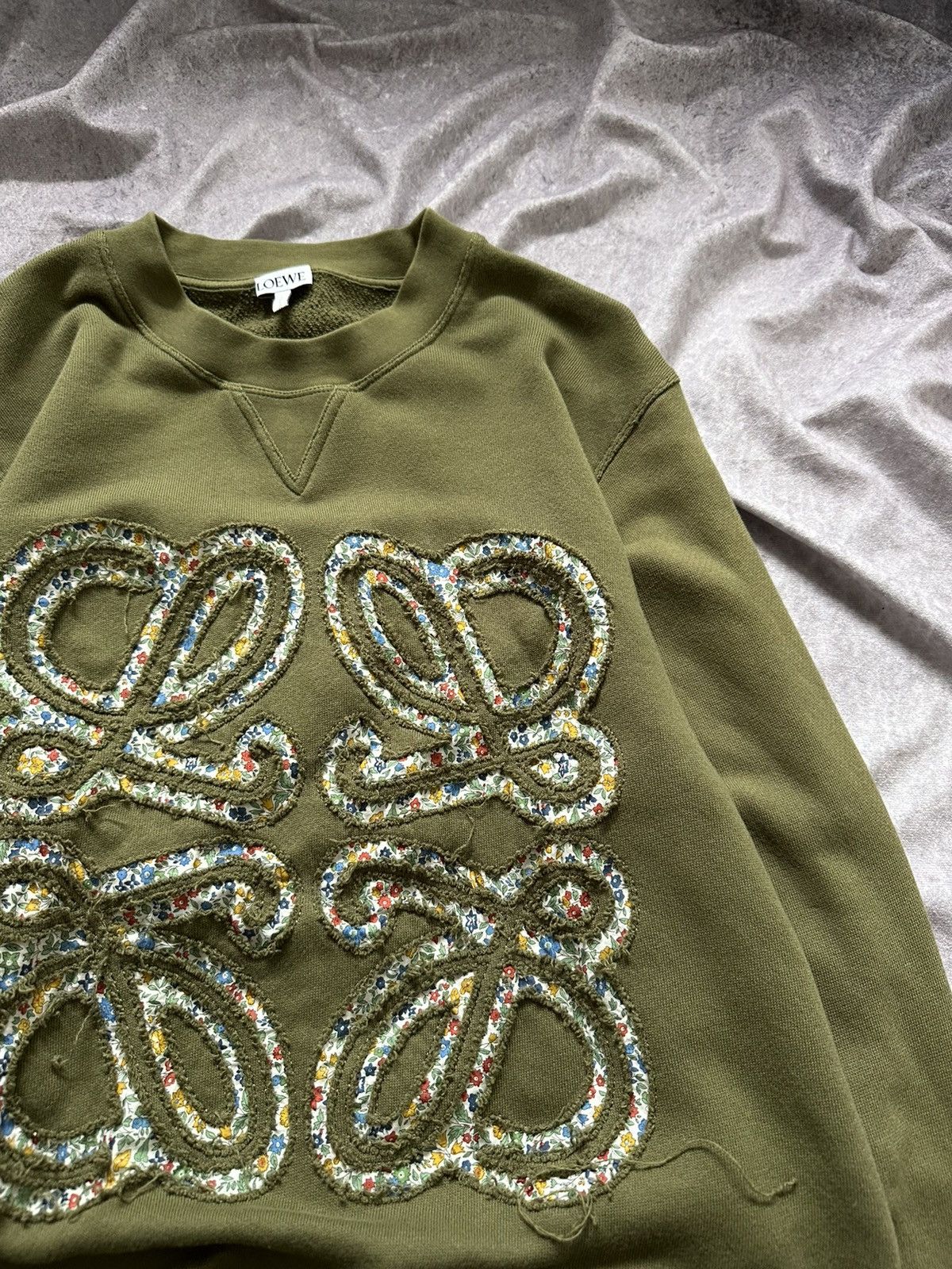 Loewe Loewe Slim Fit Anagram Flowers Logo Embroidered Sweatshirt Size US S / EU 44-46 / 1 - 5 Thumbnail