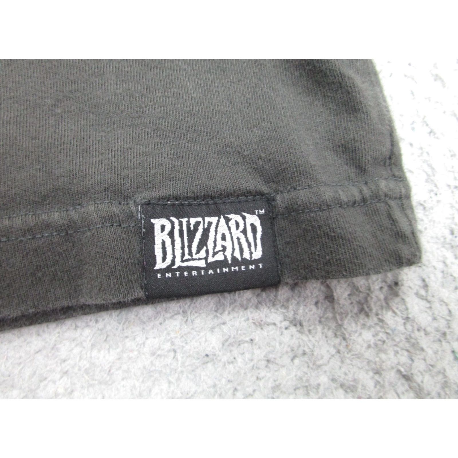 Uniqlo VINTAGE Uniqlo Shirt Mens L Gray Blizzard Horned Skull Game Graphic Tee UT 2019 Size US L / EU 52-54 / 3 - 7 Thumbnail