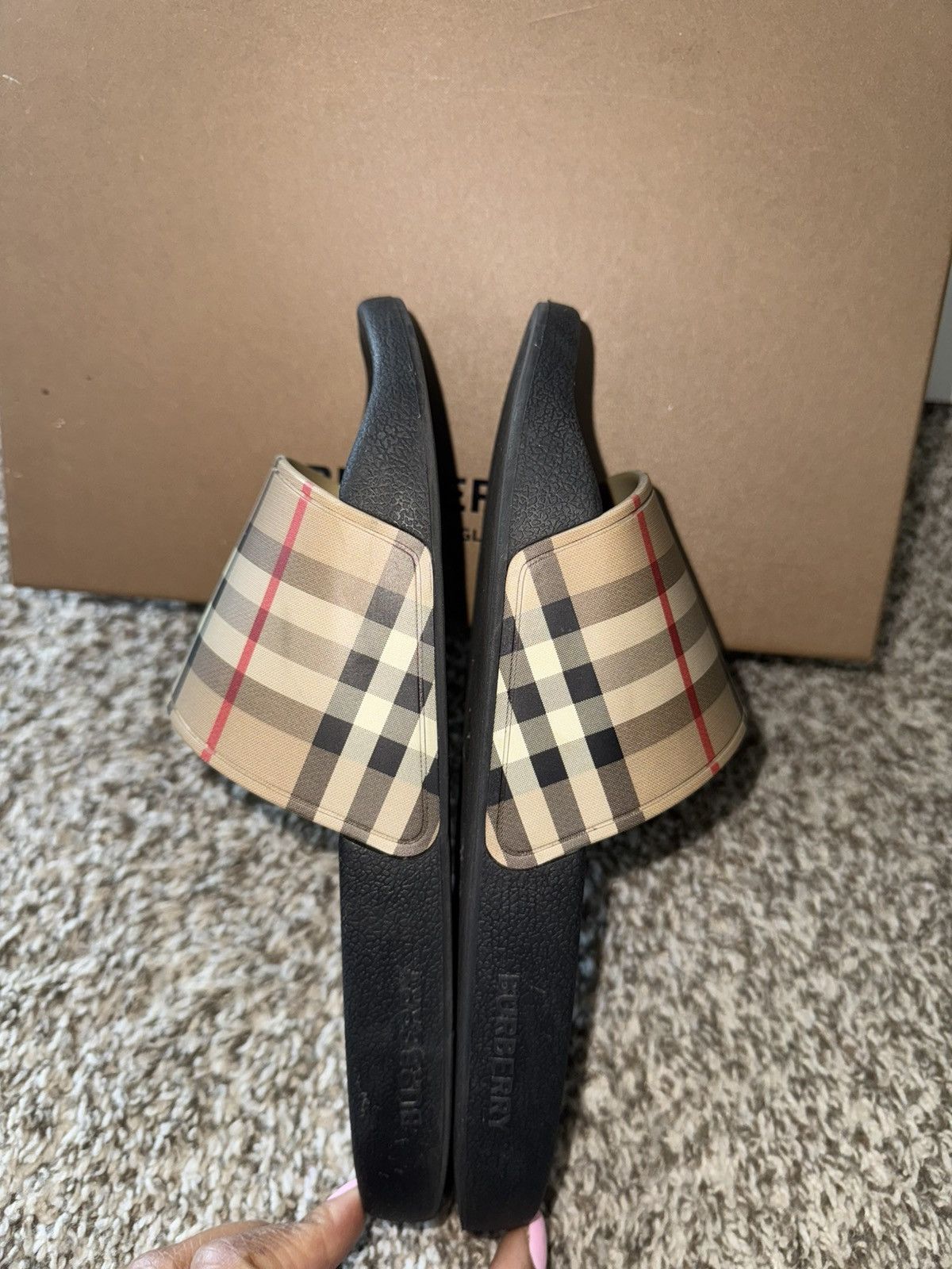 Burberry Burberry Flip Flops Size US 8 / IT 38 - 2 Thumbnail
