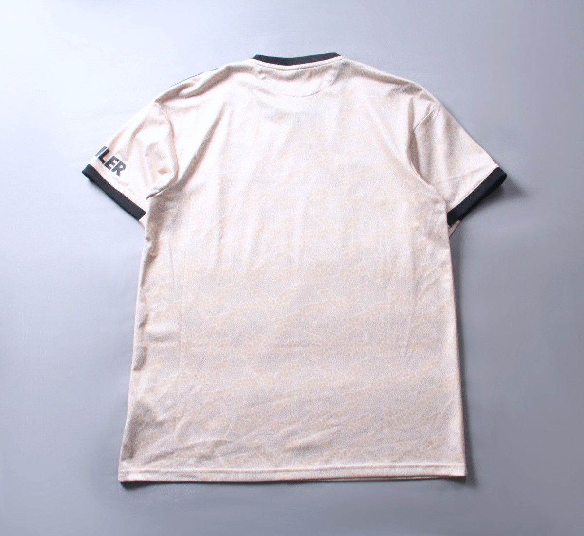 Adidas Adidas Manchester United Soccer Vintage Jersey Tee Ed7388 L Size US L / EU 52-54 / 3 - 4 Thumbnail