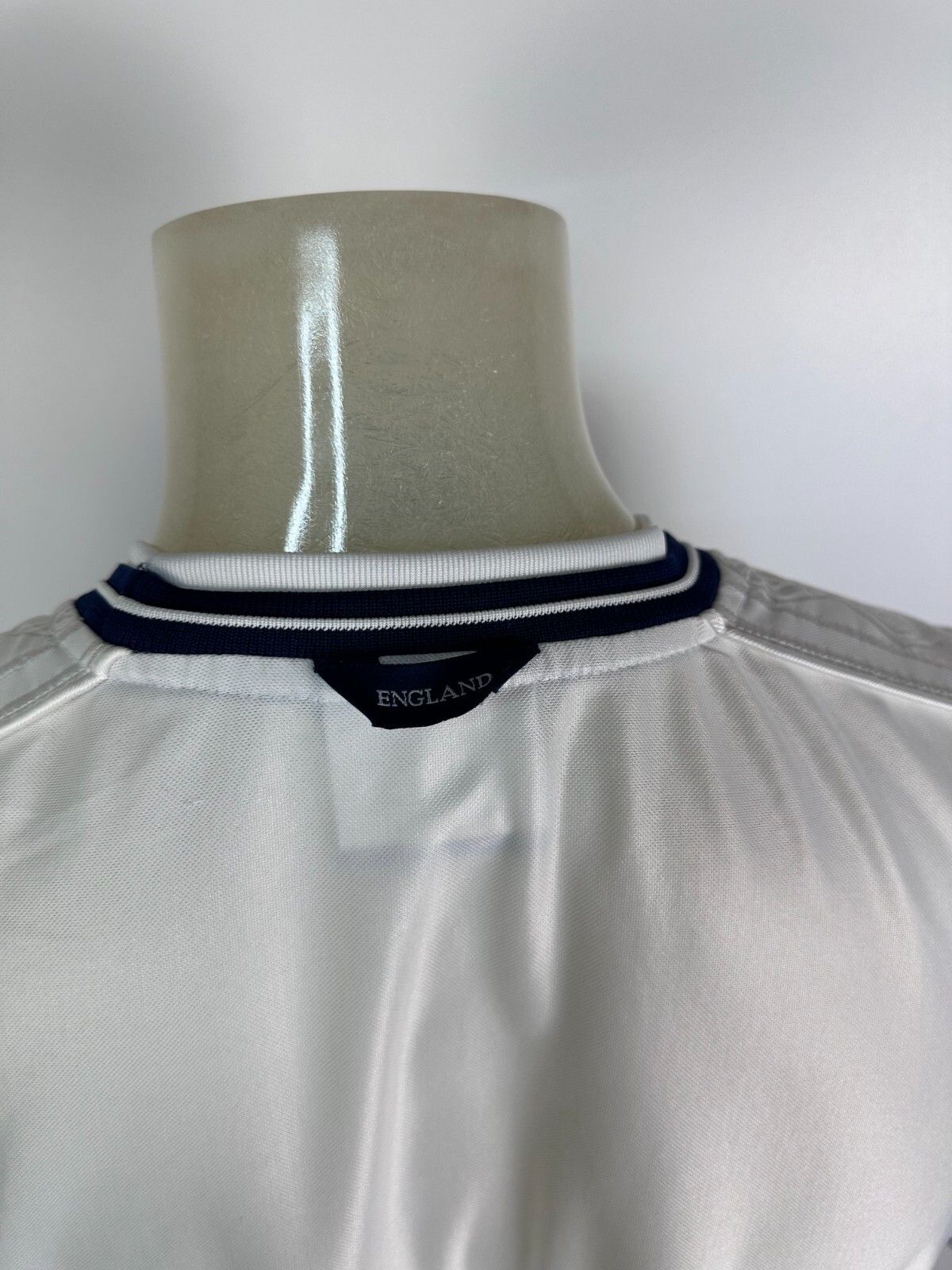 Umbro ENGLAND 1999 2001 FOOTBAL SHIRT SOCCER JERSEY UMBRO sz L Size US L / EU 52-54 / 3 - 9 Thumbnail