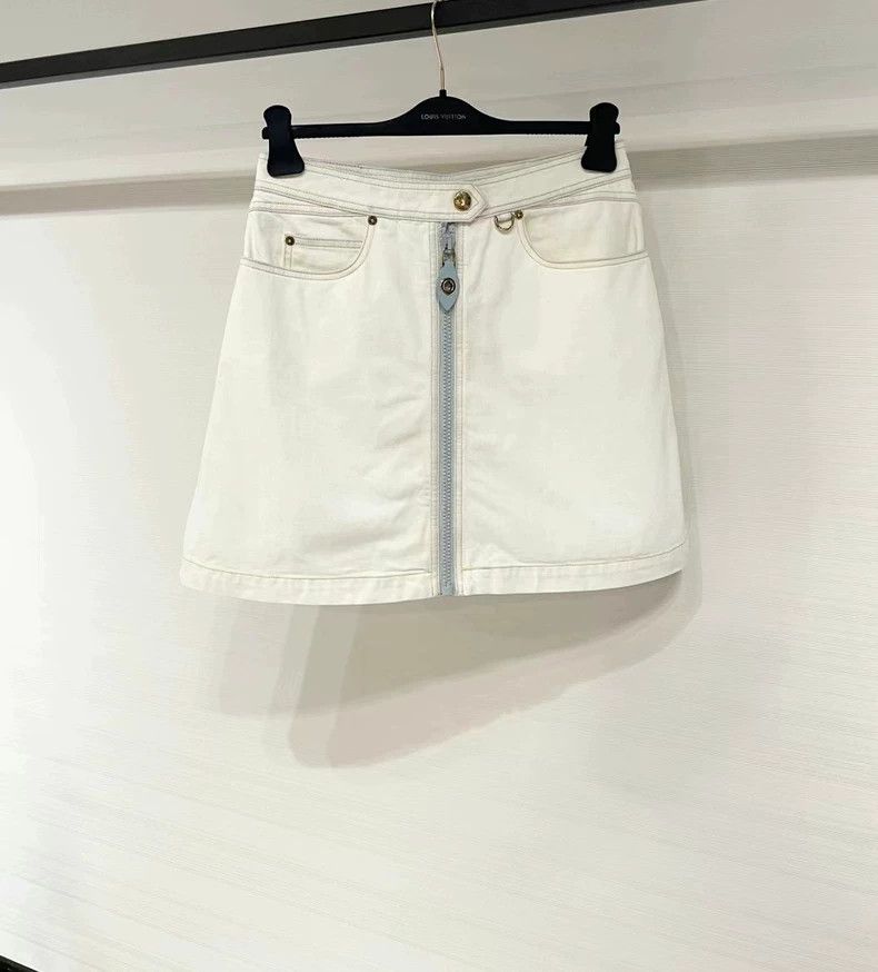 Louis Vuitton Louis Vuitton Zip Denim Skirt Size 39" - 1 Thumbnail