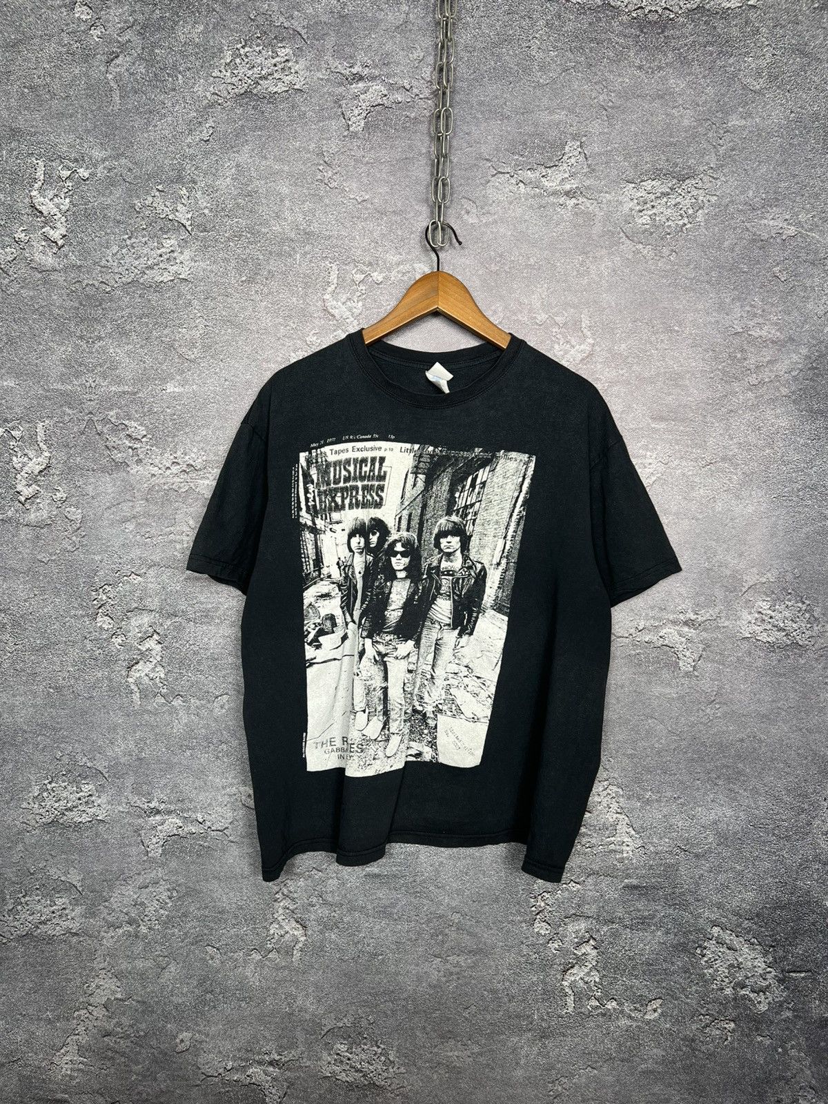 Band Tees Vintage 90s The Ramones Gabba Gabba Hey Band T-shirt Tee Size US XL / EU 56 / 4 - 1 Thumbnail