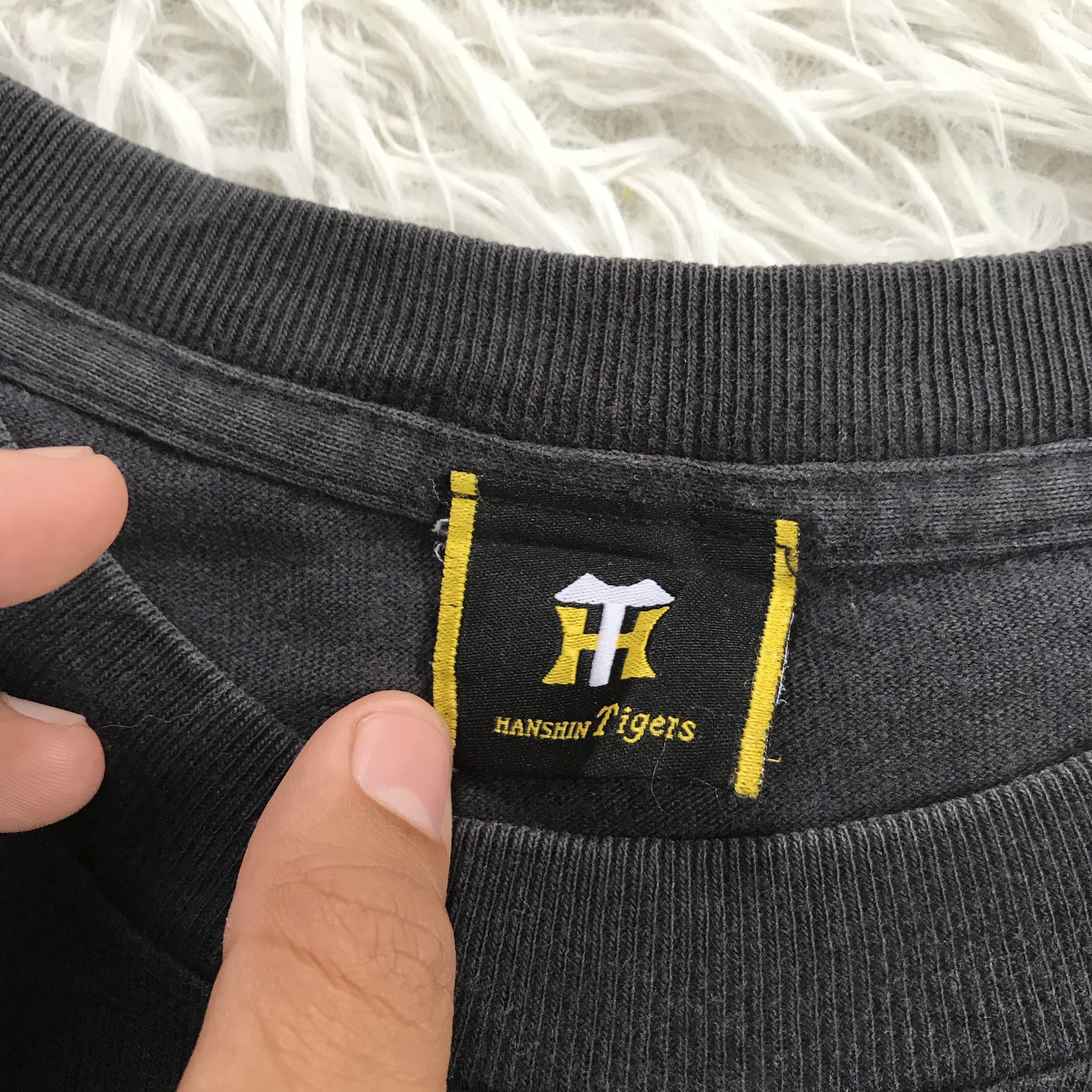 Japanese Brand Hanshin Tigers tshirt Size US S / EU 44-46 / 1 - 5 Thumbnail