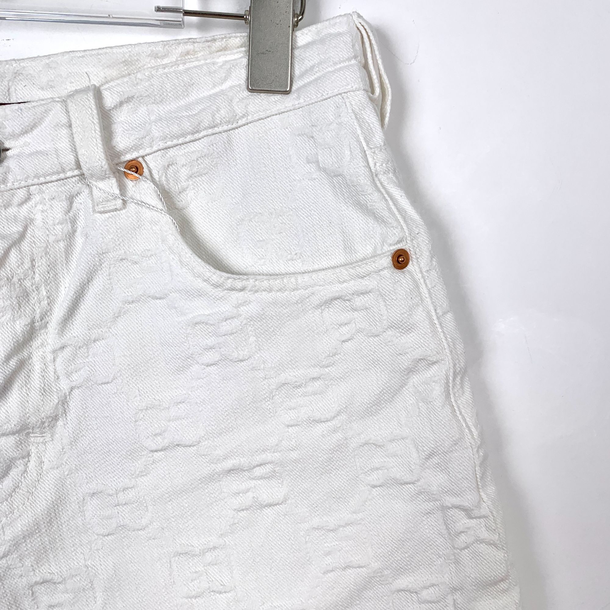Gucci H9245 Gucci White Monogram Embossed Denim Shorts With Red Le Size 25" / US 0 / IT 36 - 3 Thumbnail
