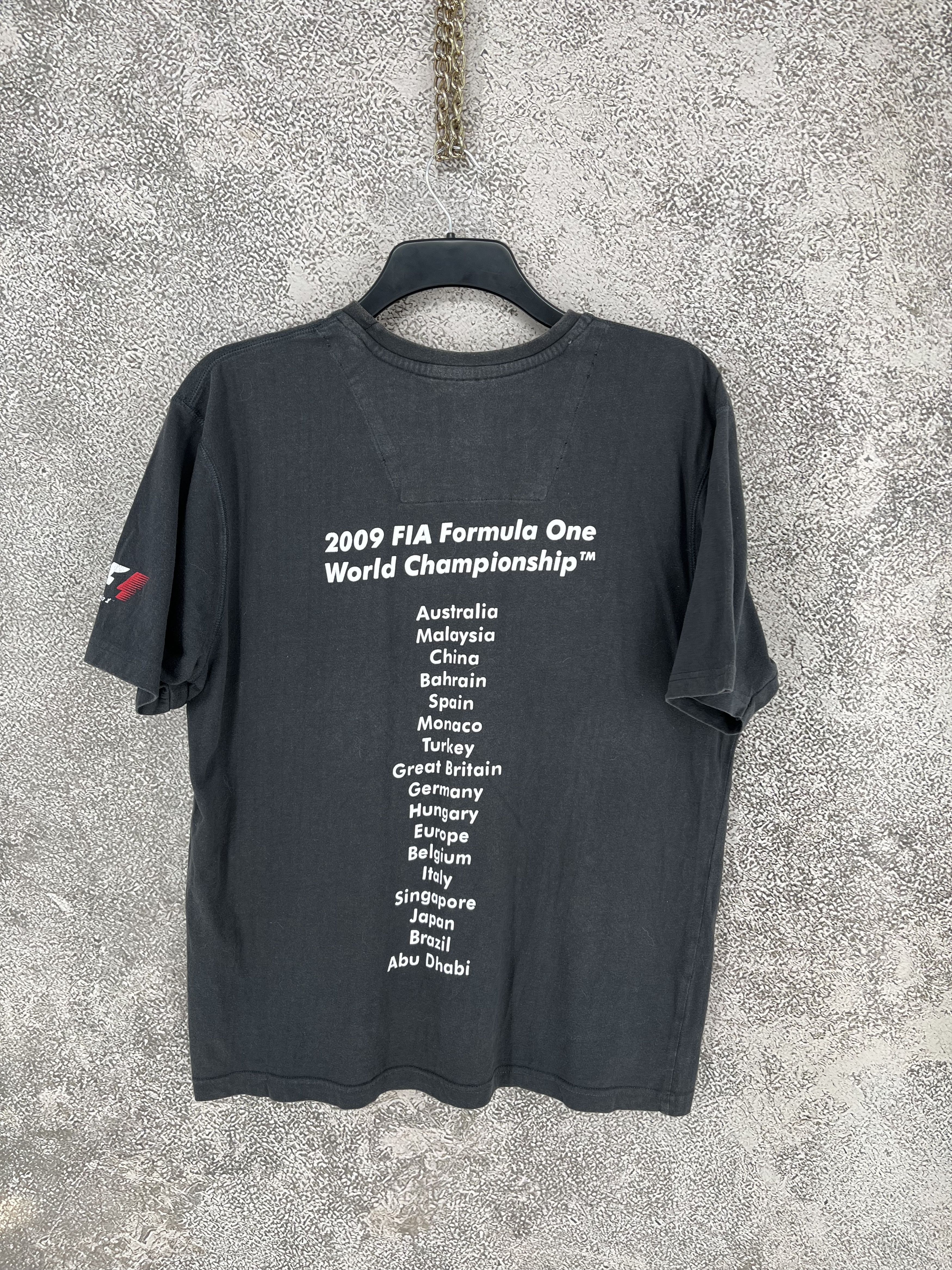 Vintage Formula 1 Mens T-Shirt 2009 Jenson Button Year XL Black BNWT Size US L / EU 52-54 / 3 - 9 Thumbnail