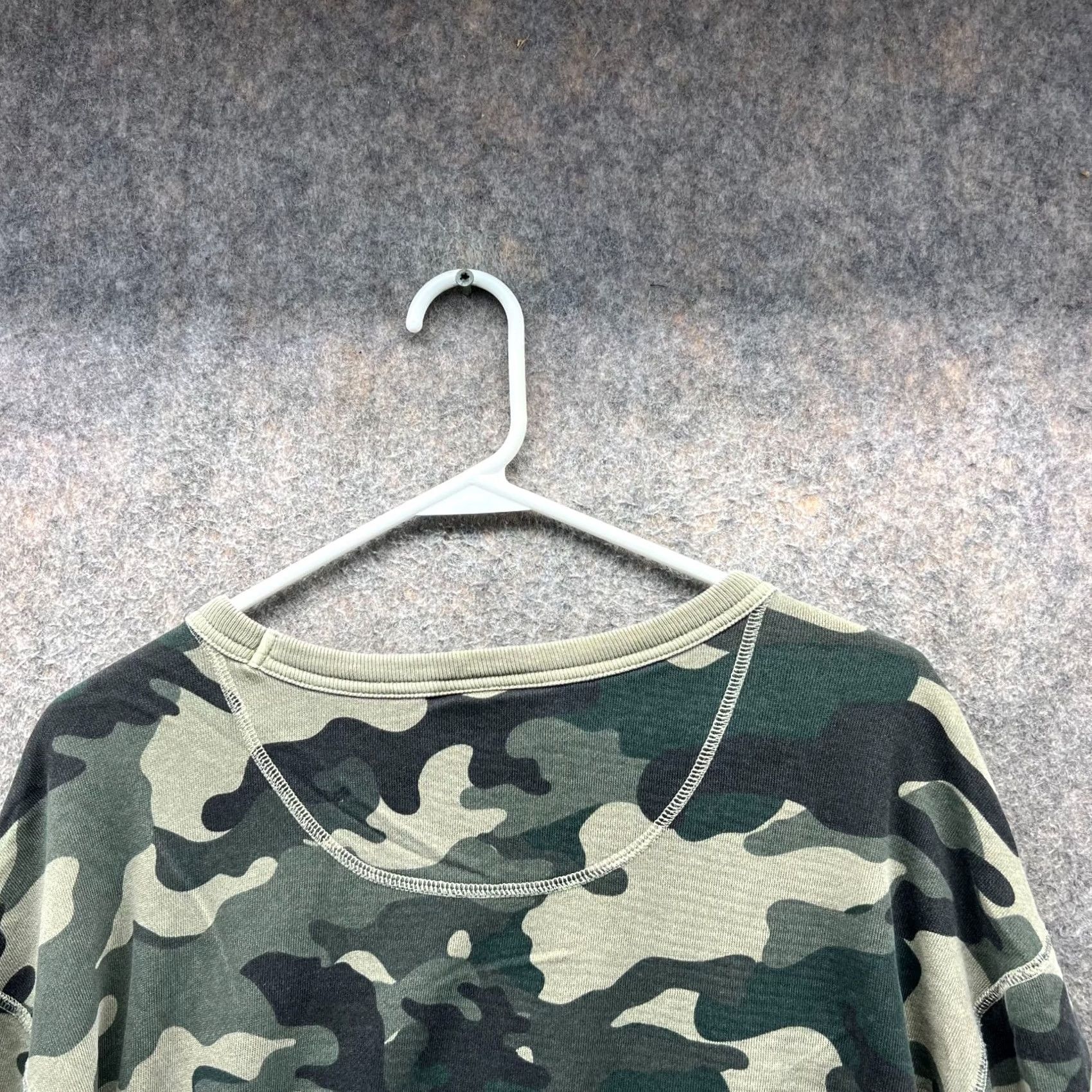 Champion VINTAGE Champion Sweatshirt Mens Large Green Camouflage Fleece Pullover Crewneck Size US L / EU 52-54 / 3 - 4 Thumbnail