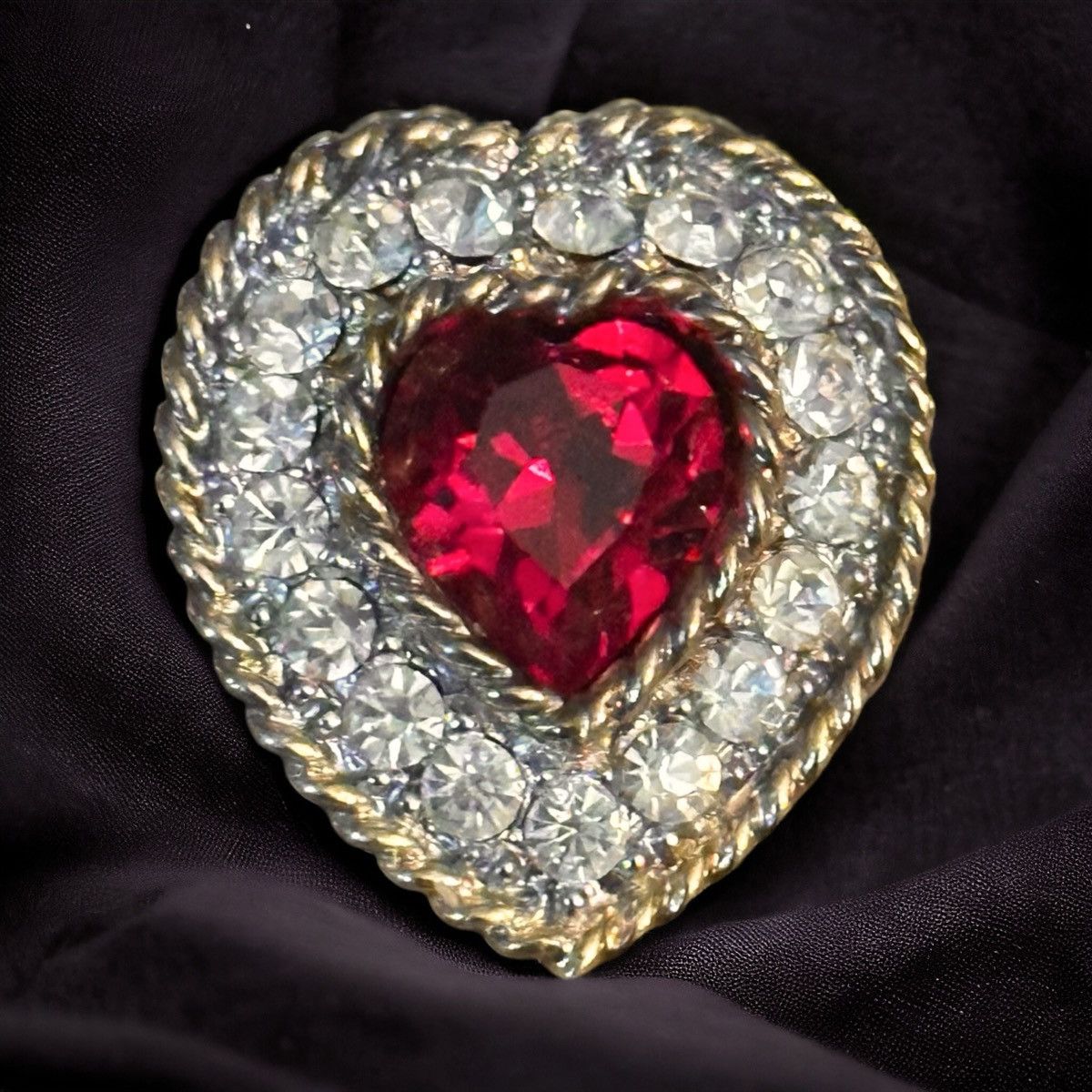 Vintage Vintage red gemstone rhinestone heart brooch/pendant Size ONE SIZE - 1 Thumbnail