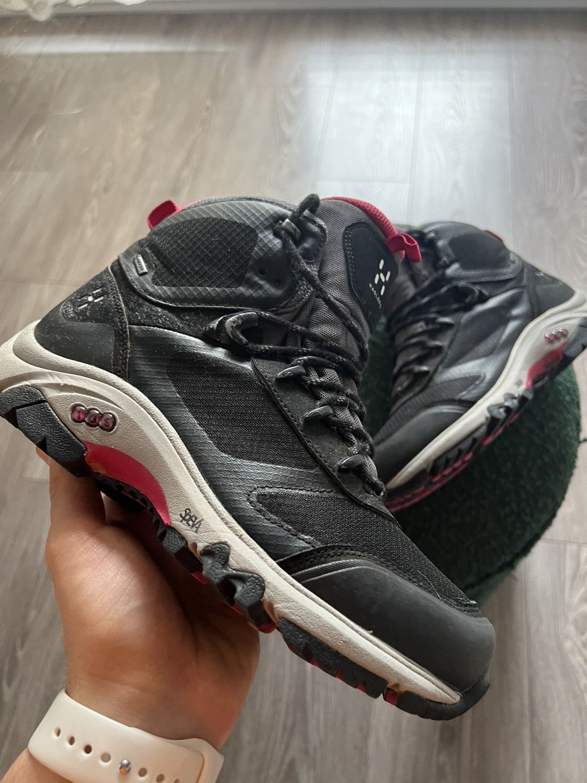 Asics × Goretex × Haglofs ‼️Haglofs x Asics Gel Observe Hi Q GT Wtprf Black/Pink Boots‼️ Size US 7 / IT 37 - 11 Thumbnail