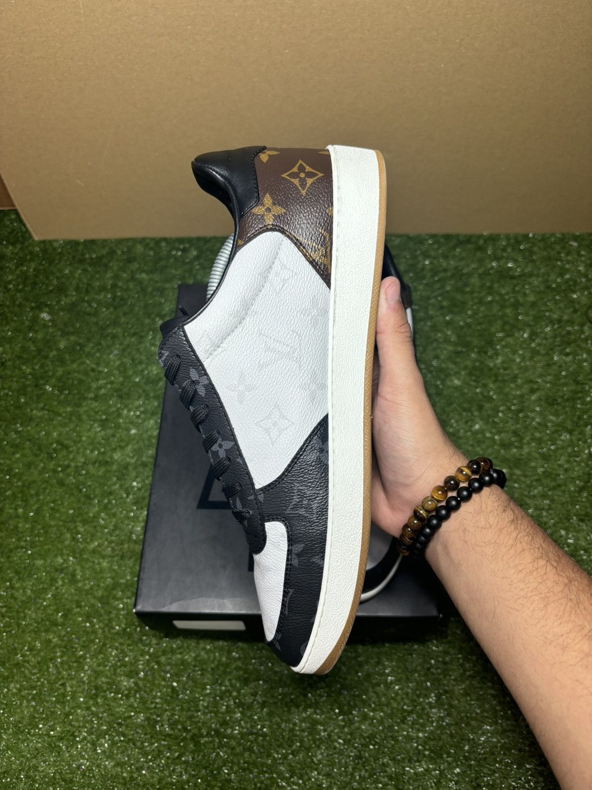 Louis Vuitton Louis Vuitton rivoli sneaker Size US 10 / EU 43 - 7 Thumbnail