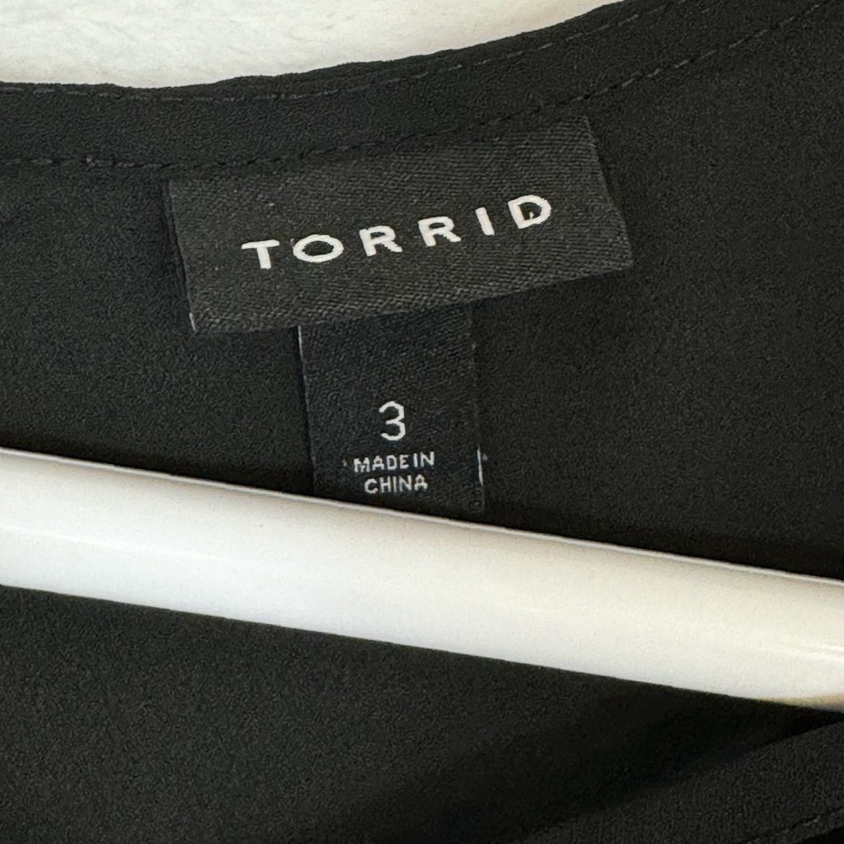 Torrid Torrid Tank Top Women’s 3 Black V-Neck 100% Polyester Georgette Strappy Tank Top Mens? Size XS / US 0-2 / IT 36-38 - 4 Thumbnail