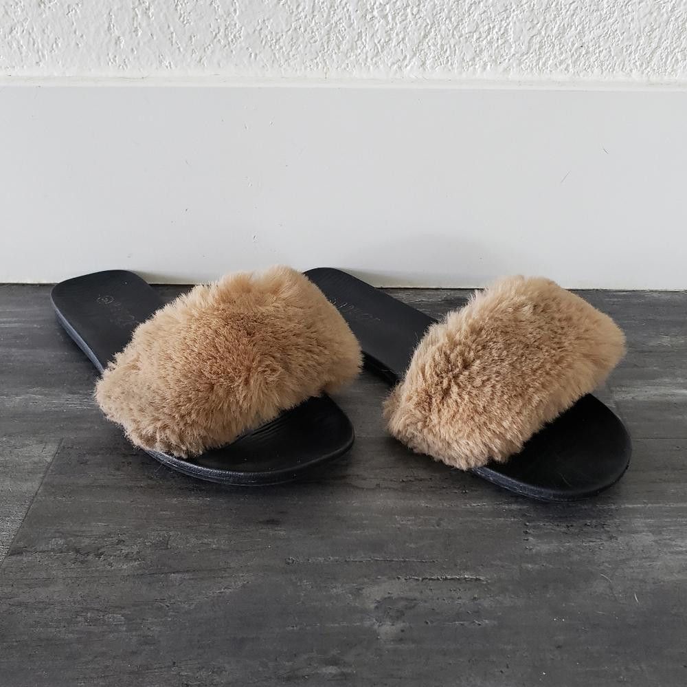 Designer Nude Fur Detailed RH House Slipper Size US 9 / IT 39 - 1 Thumbnail