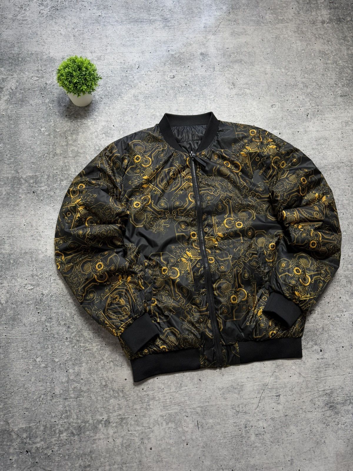 Versace Jeans Couture Versace Jean Couture Puffer Reversible Printed Jacket Bomber Size US S / EU 44-46 / 1 - 1 Thumbnail