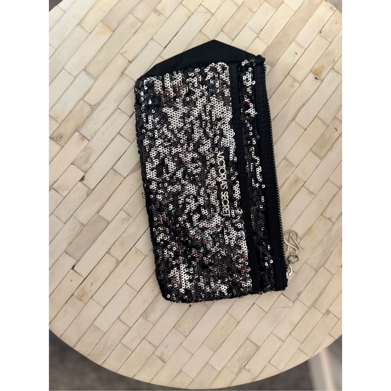 Victoria's Secret Victoria’s Secret Black Sequin Clutch Zip Pouch Wristlet Eve Size ONE SIZE - 6 Thumbnail