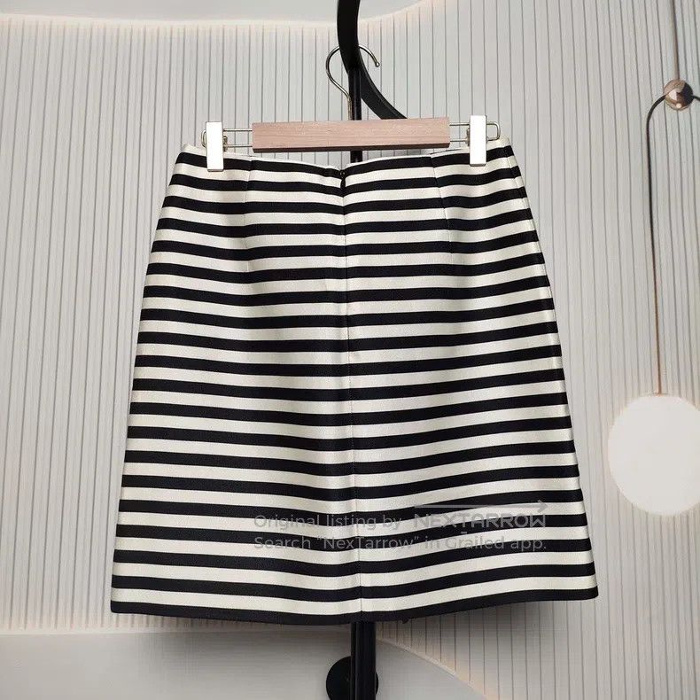 Louis Vuitton Louis Vuitton Black and white striped skirt Size 35" - 2 Thumbnail