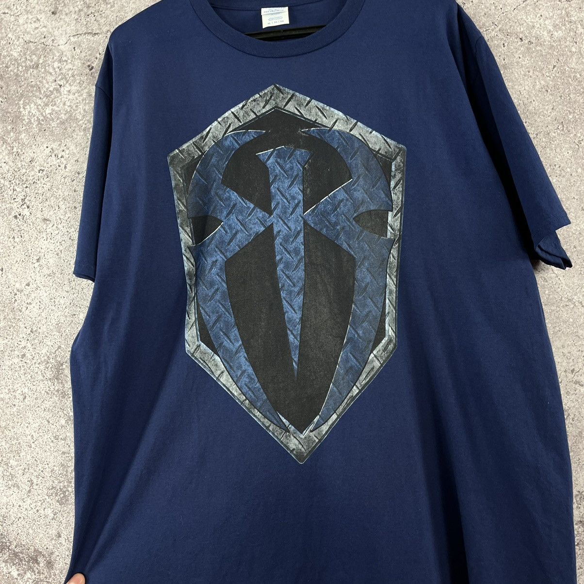 POST&CO × WWE × WWF Roman Reigns WWE T-Shirt Big Logo Navy Size XL Size US XXL / EU 58 / 5 - 5 Thumbnail