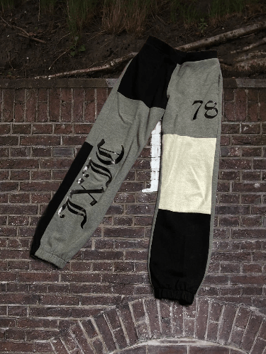 Juicy Couture × Vintage Juicy Couture big logo sweatpants y2k 00s Size 26" / US 2 / IT 38 - 1 Thumbnail