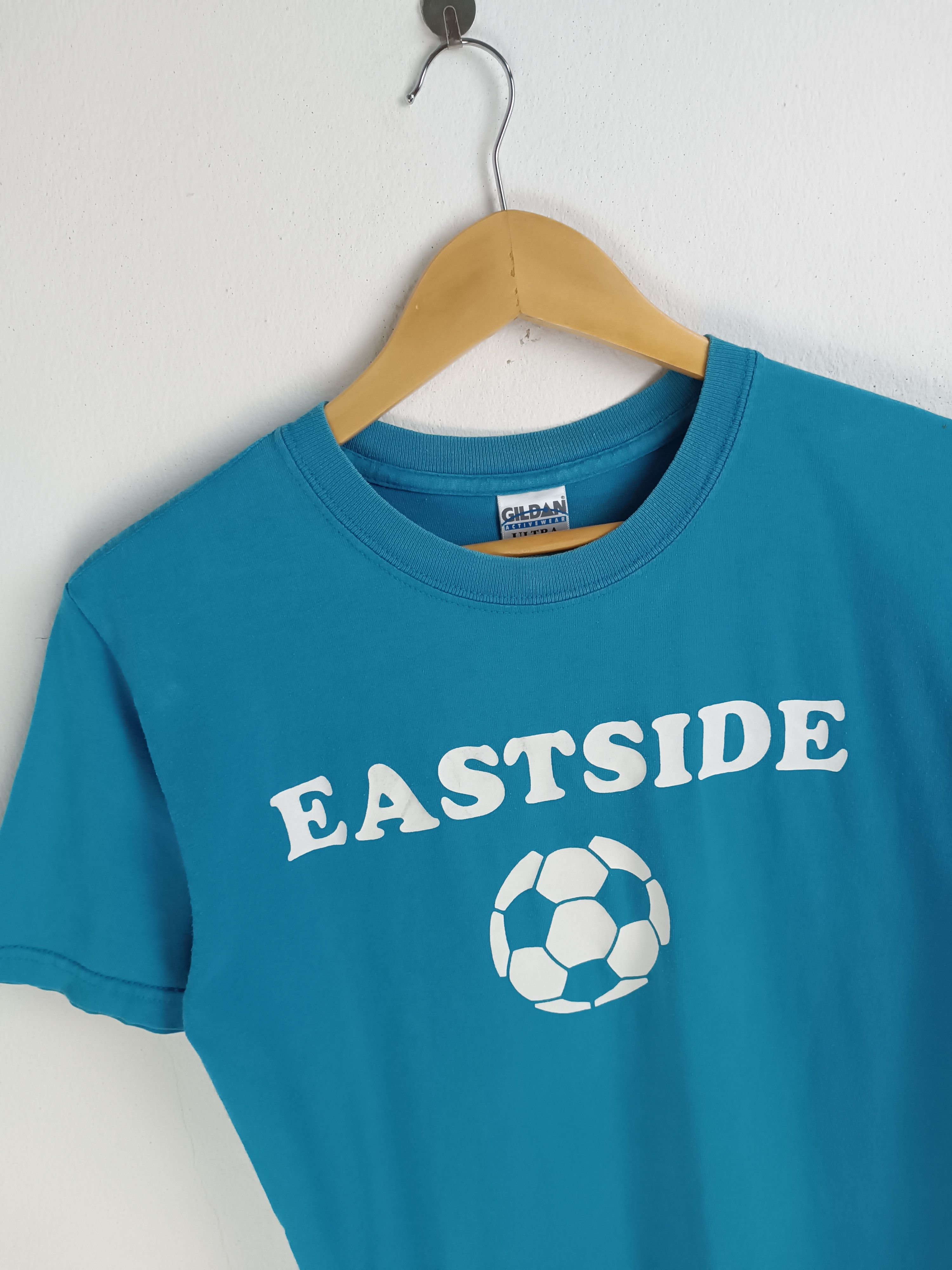 Vintage VINTAGE 2000s EASTSIDE FOOTBALL SOCCER TEE WISDOM POEM QUOTE Size US S / EU 44-46 / 1 - 5 Thumbnail
