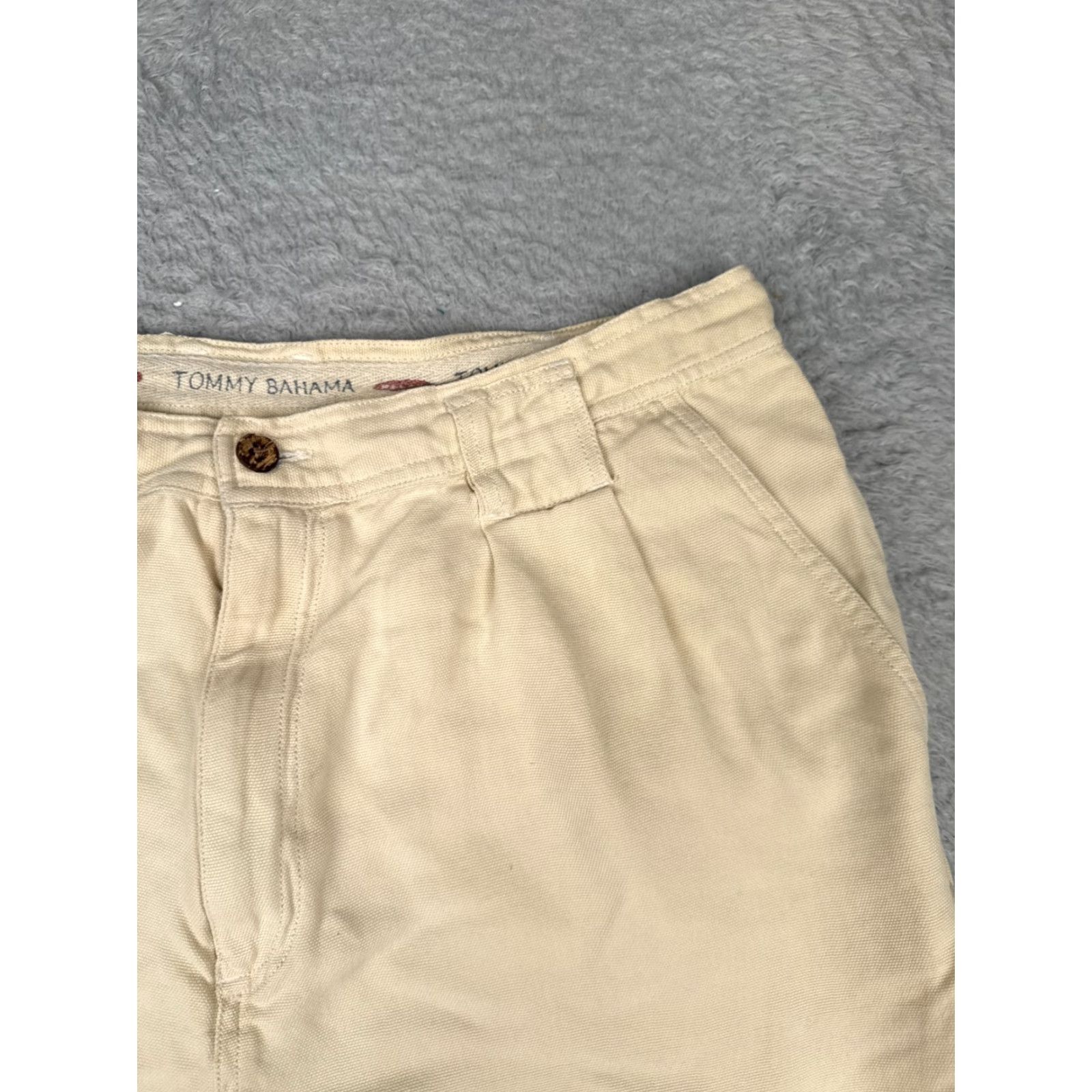 Tommy Bahama VINTAGE not applicable here; restructure: Tommy Bahama Shorts Men Beige Silk Pleated 33x9 Chino Relaxed Solid Aloha Beach 33 9 in inseam 10 in Size US 33 - 5 Thumbnail
