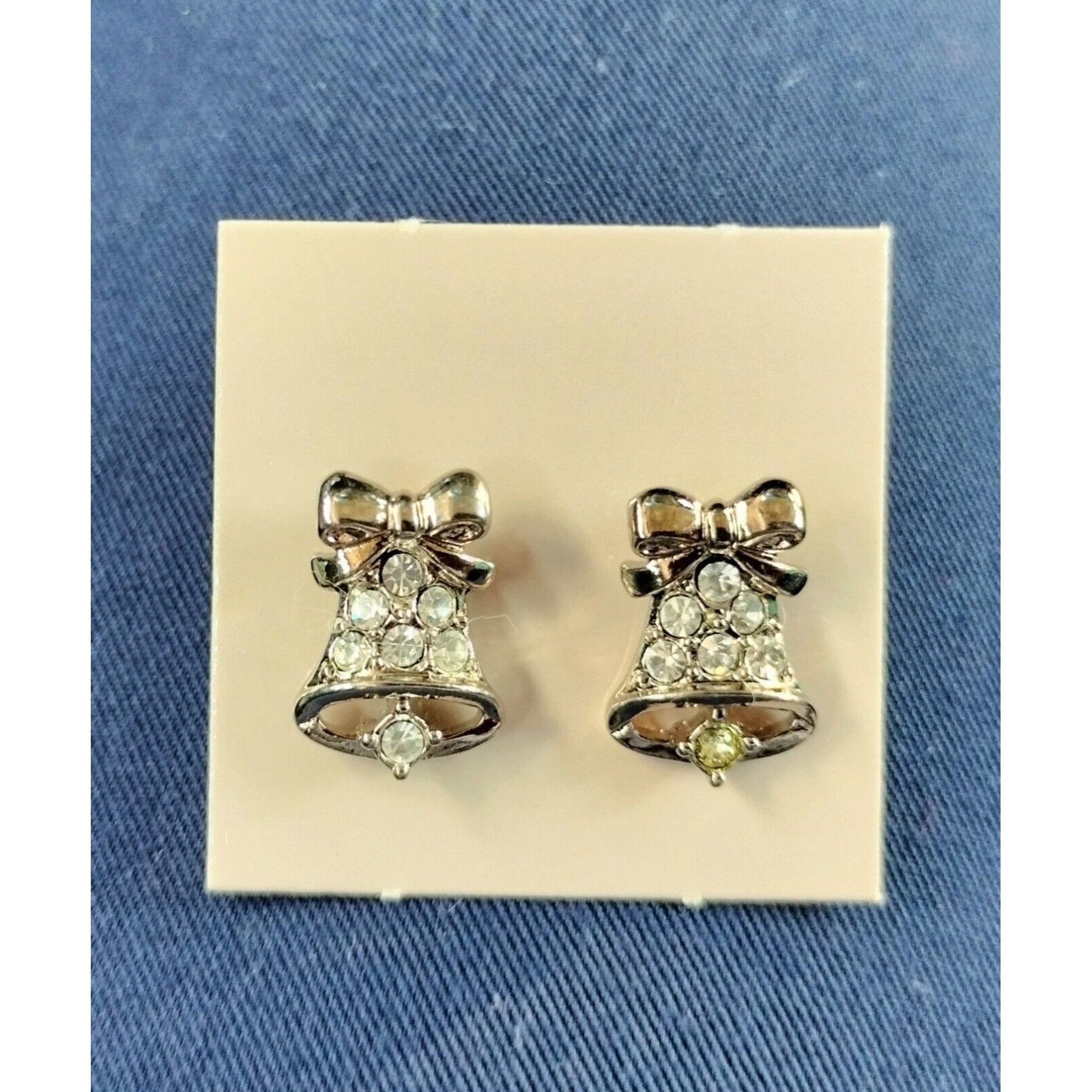 Vintage Vintage Avon 1991 Pierced Earrings Jingle Bells Christmas Si Size ONE SIZE - 17 Thumbnail