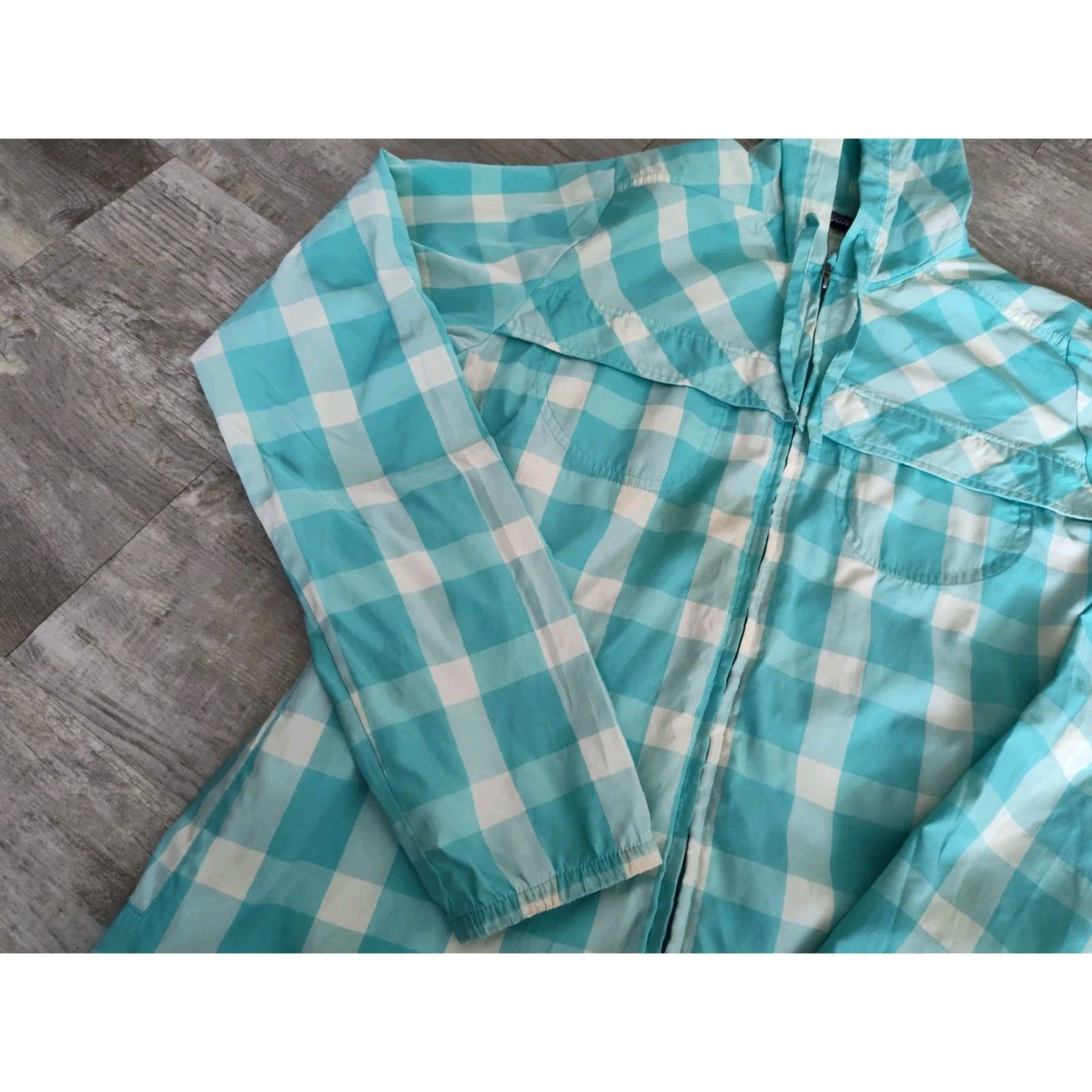 Patagonia Patagonia Women's Windbreaker Jacket Gingham Check Blue Lightweight Hooded Full Zip M Medium Relaxed Fit Activewear Outdoor Hiking Size M / US 6-8 / IT 42-44 - 3 Thumbnail