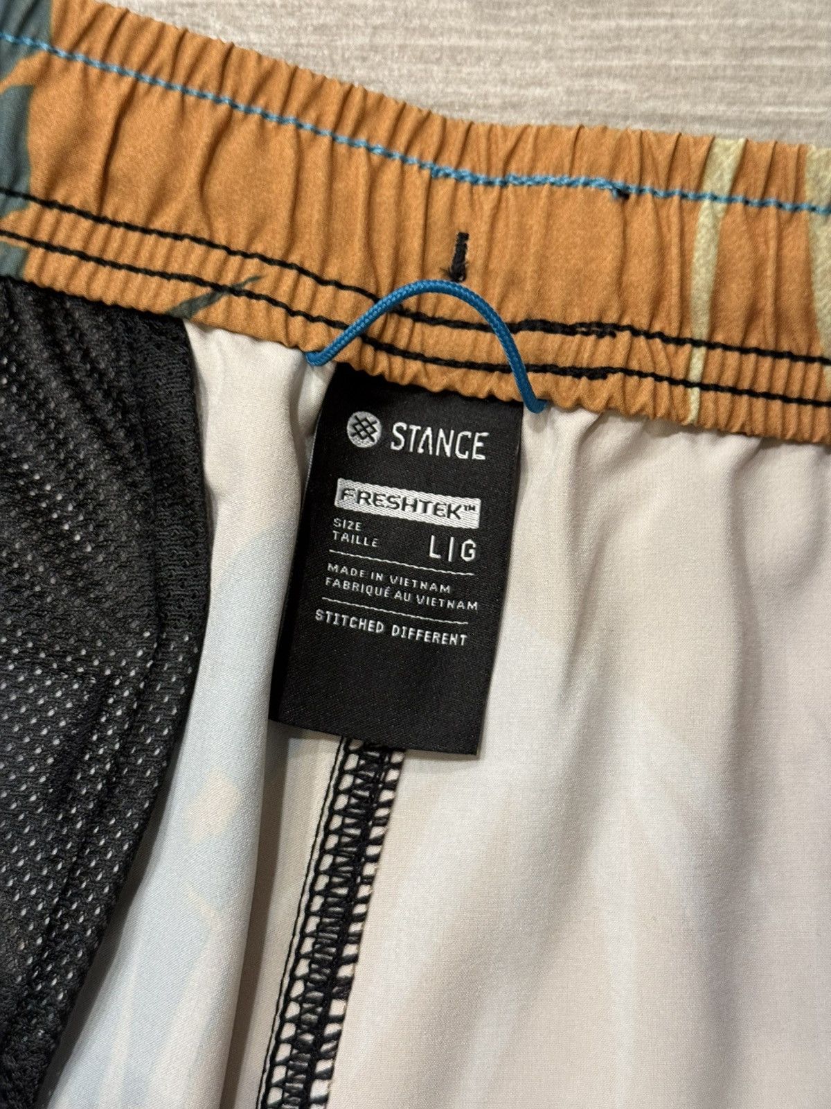 Stance Socks Stance Complex 2.0 Hybrid Short 7" Inseam GoldFade Sz Large Size US 34 / EU 50 - 4 Thumbnail